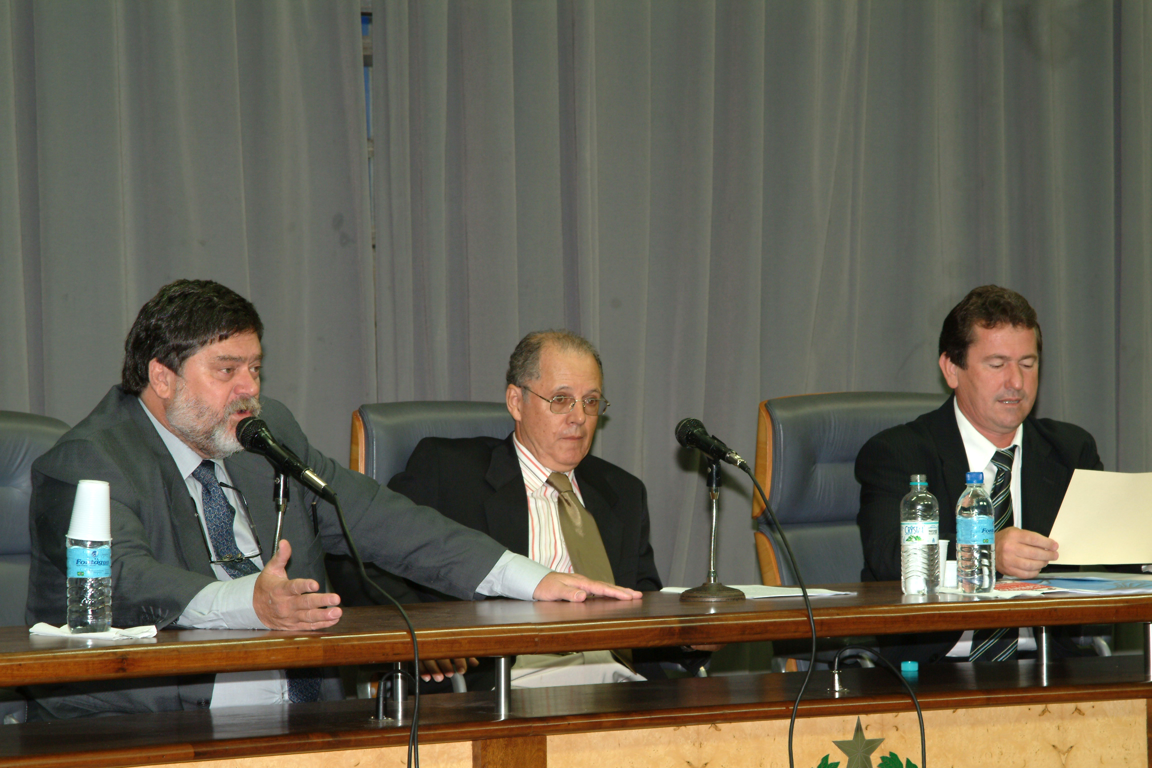  Frateschi foi eleito deputado estadual em 1982<a style='float:right;color:#ccc' href='https://www3.al.sp.gov.br/repositorio/noticia/N-11-2025/fg356002.jpg' target=_blank><i class='bi bi-zoom-in'></i> Clique para ver a imagem </a>