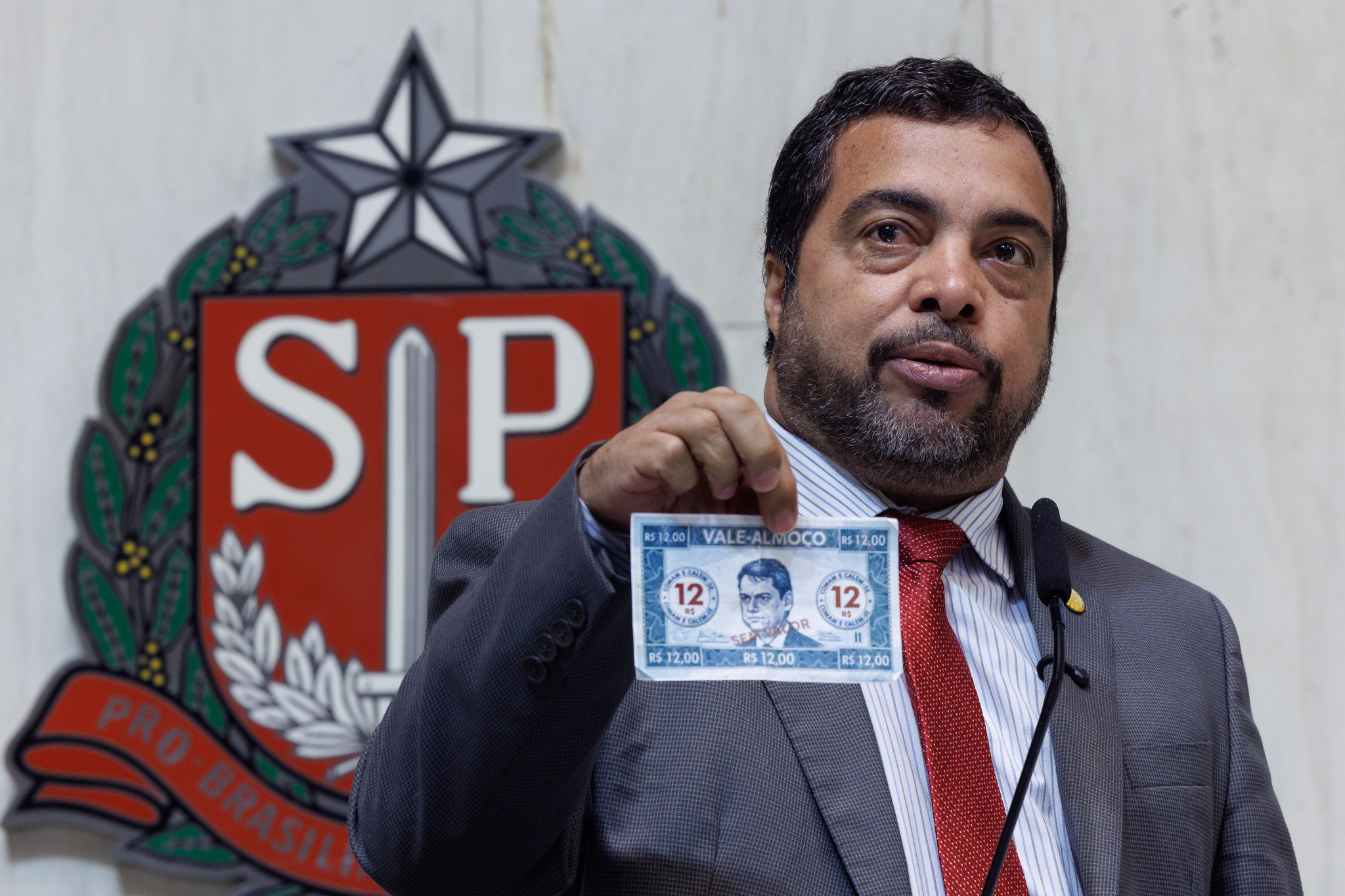 Luiz Claudio Marcolino: servidores da sade<a style='float:right;color:#ccc' href='https://www3.al.sp.gov.br/repositorio/noticia/N-11-2025/fg356164.jpg' target=_blank><i class='bi bi-zoom-in'></i> Clique para ver a imagem </a>