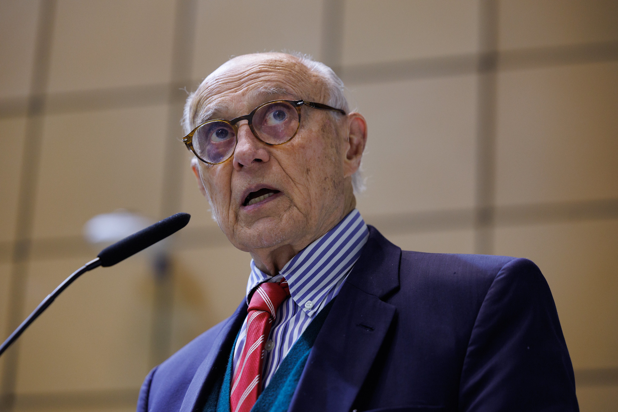 Deputado Eduardo Suplicy<a style='float:right;color:#ccc' href='https://www3.al.sp.gov.br/repositorio/noticia/N-11-2025/fg356423.jpg' target=_blank><i class='bi bi-zoom-in'></i> Clique para ver a imagem </a>