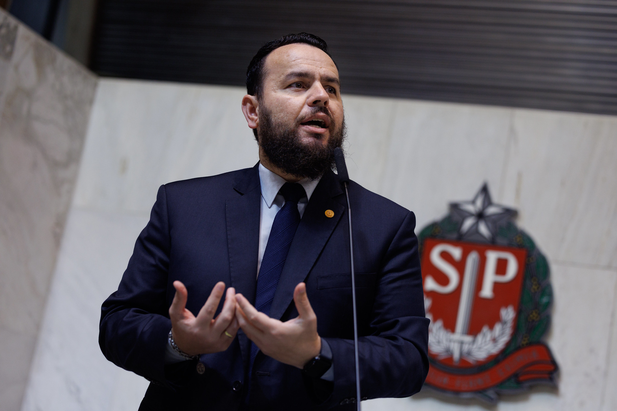 Deputado Gil Diniz <a style='float:right;color:#ccc' href='https://www3.al.sp.gov.br/repositorio/noticia/N-11-2025/fg356426.jpg' target=_blank><i class='bi bi-zoom-in'></i> Clique para ver a imagem </a>