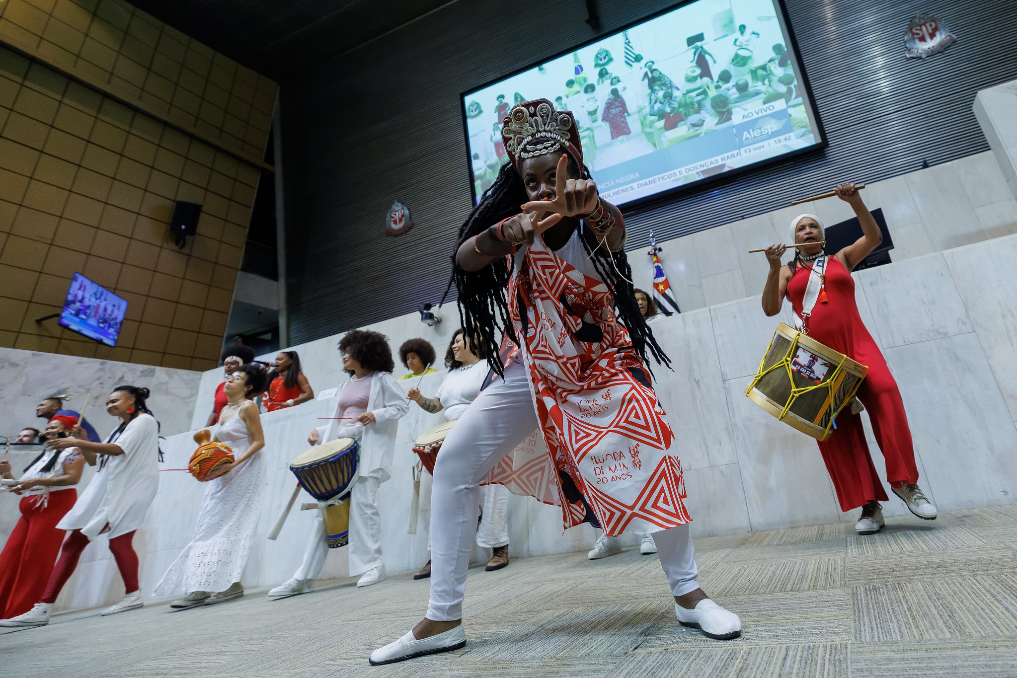 Apresentao do grupo Il Ob de Min<a style='float:right;color:#ccc' href='https://www3.al.sp.gov.br/repositorio/noticia/N-11-2025/fg356650.jpg' target=_blank><i class='bi bi-zoom-in'></i> Clique para ver a imagem </a>