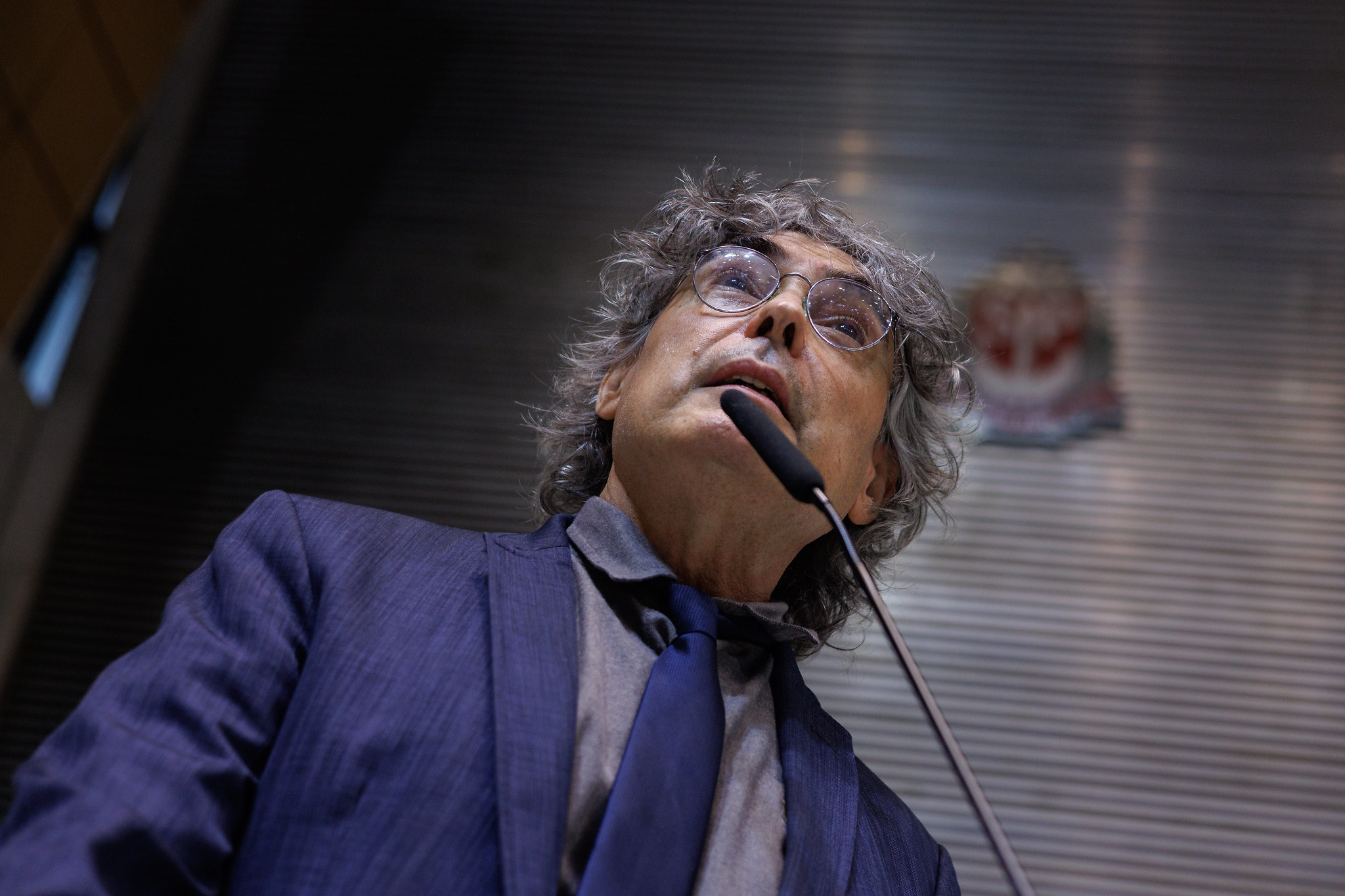 Carlos Giannazi (Psol): fechamento de salas<a style='float:right;color:#ccc' href='https://www3.al.sp.gov.br/repositorio/noticia/N-11-2025/fg357124.jpg' target=_blank><i class='bi bi-zoom-in'></i> Clique para ver a imagem </a>