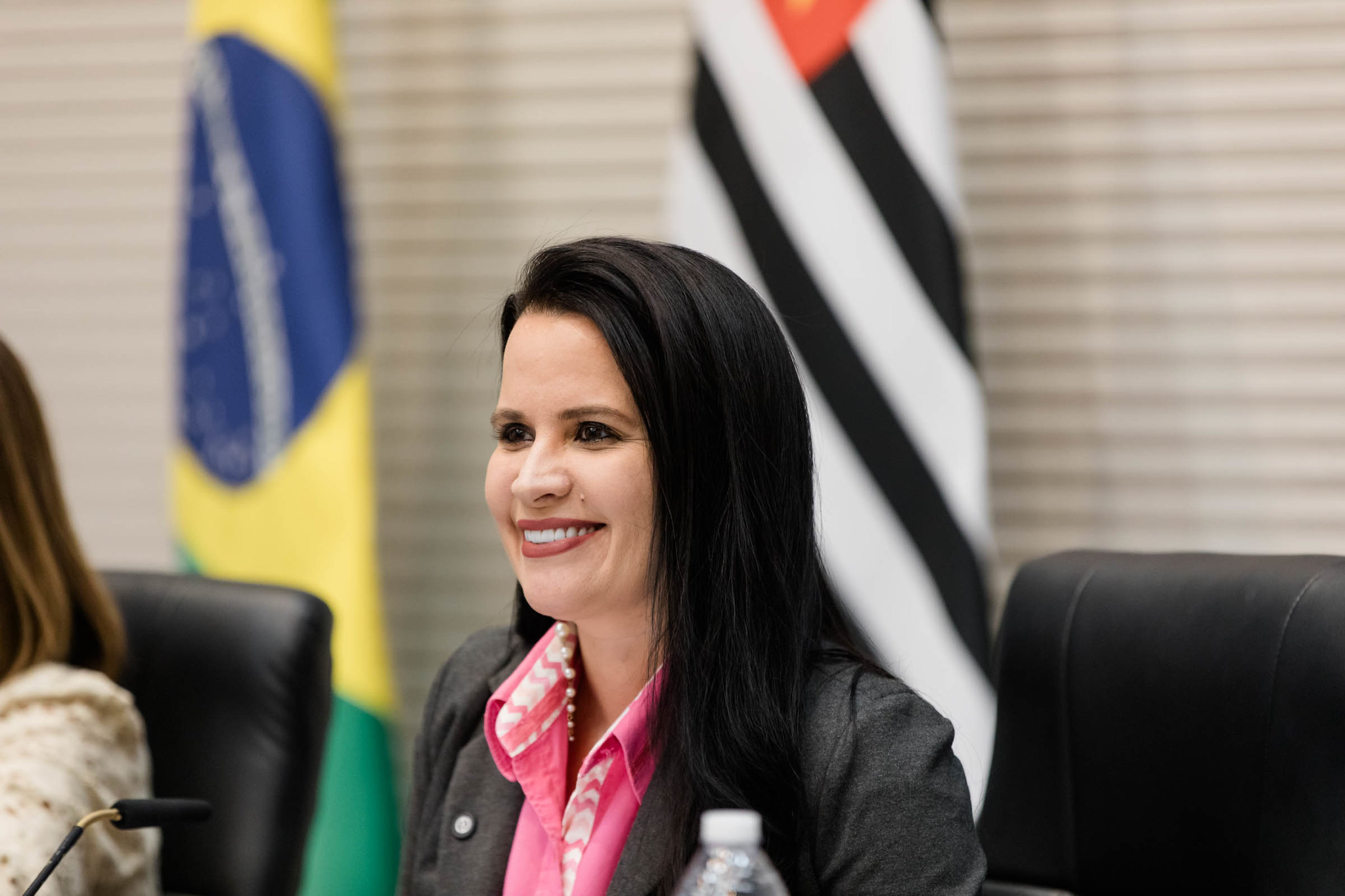 Dep. Letcia Aguiar - proponente da cerimnia<a style='float:right;color:#ccc' href='https://www3.al.sp.gov.br/repositorio/noticia/N-11-2025/fg357240.jpg' target=_blank><i class='bi bi-zoom-in'></i> Clique para ver a imagem </a>
