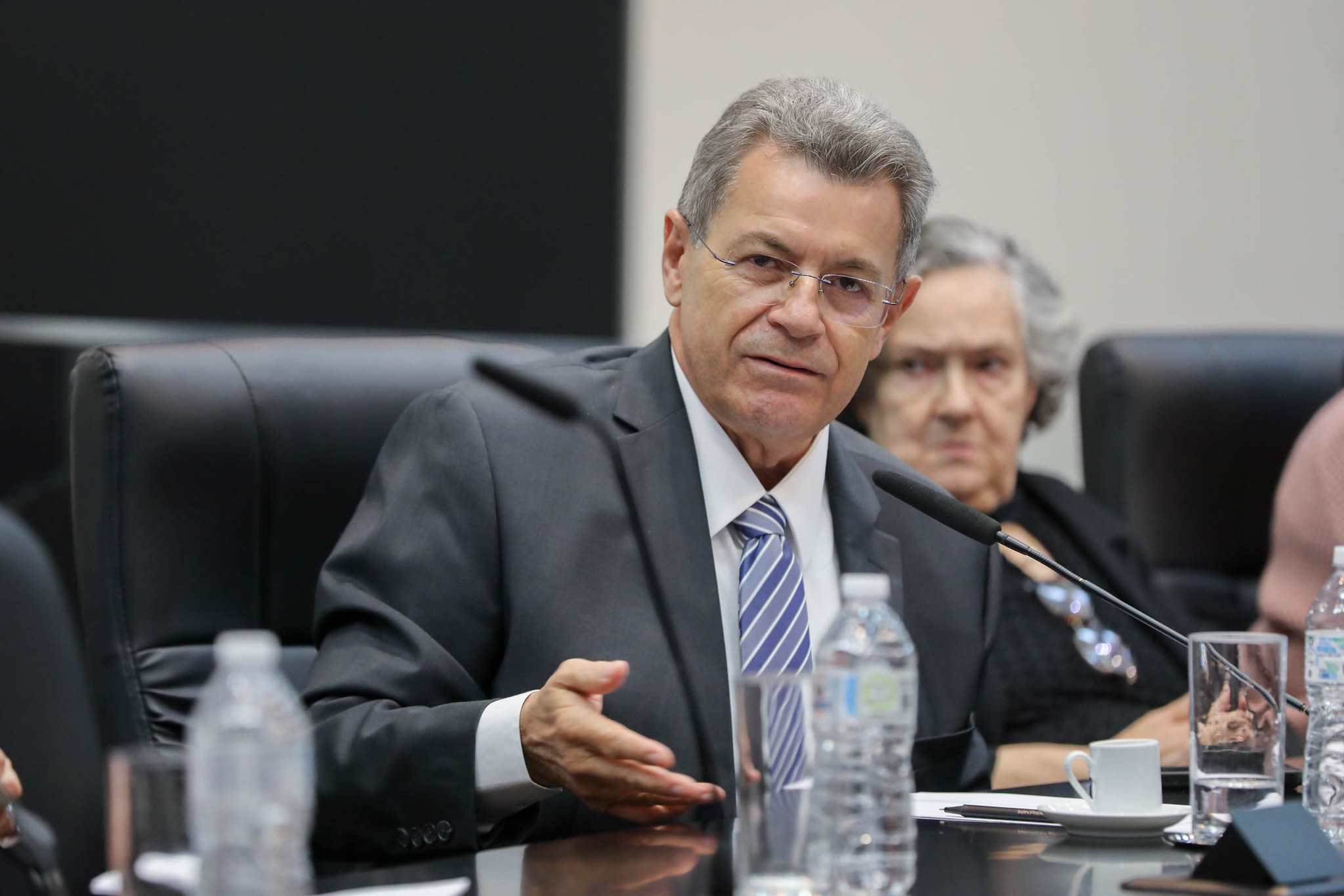 Emidio de Souza (PT): a fila no pode ser burra<a style='float:right;color:#ccc' href='https://www3.al.sp.gov.br/repositorio/noticia/N-11-2025/fg357560.jpg' target=_blank><i class='bi bi-zoom-in'></i> Clique para ver a imagem </a>
