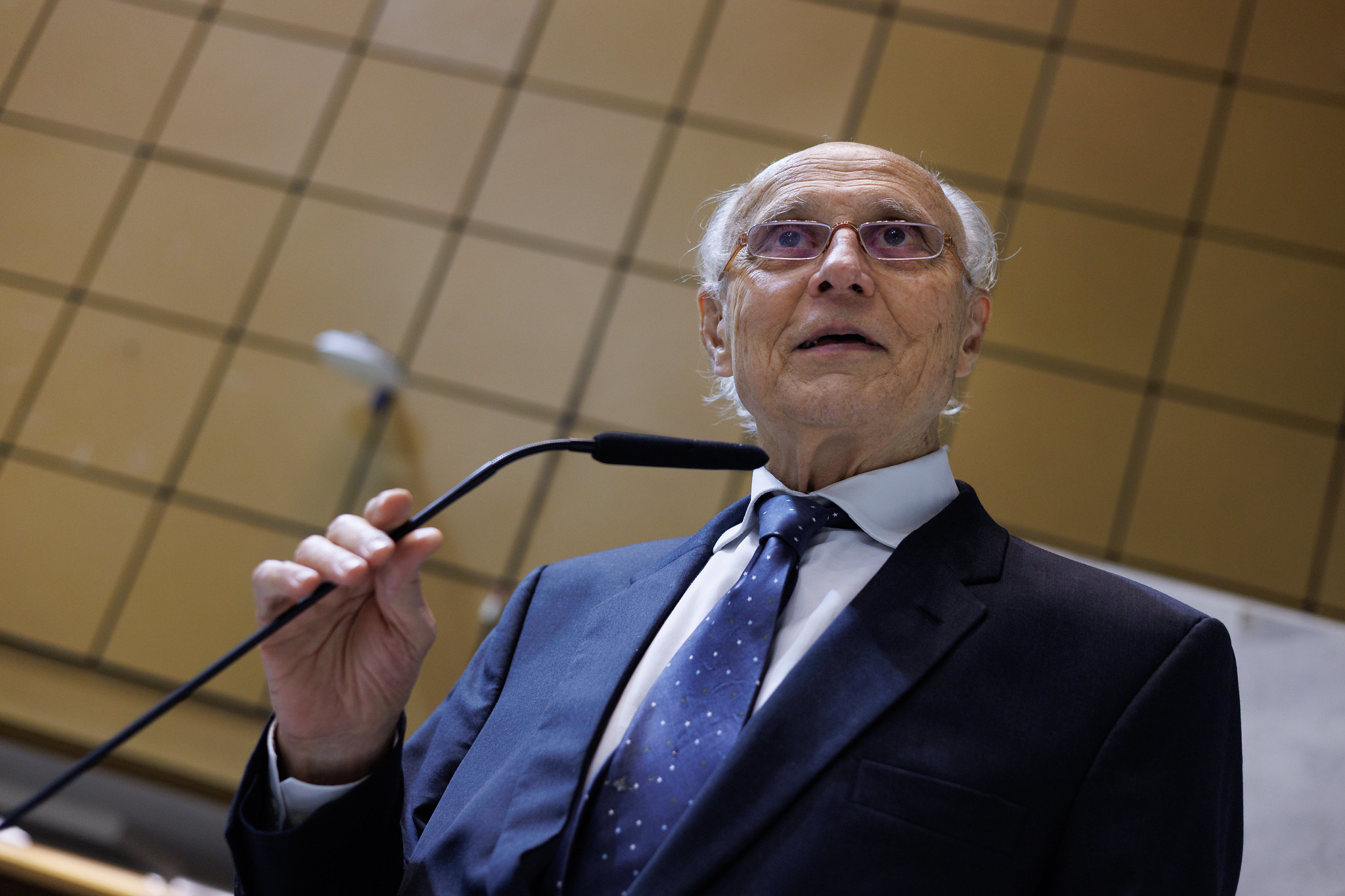 Deputado Eduardo Suplicy<a style='float:right;color:#ccc' href='https://www3.al.sp.gov.br/repositorio/noticia/N-11-2025/fg357582.jpg' target=_blank><i class='bi bi-zoom-in'></i> Clique para ver a imagem </a>