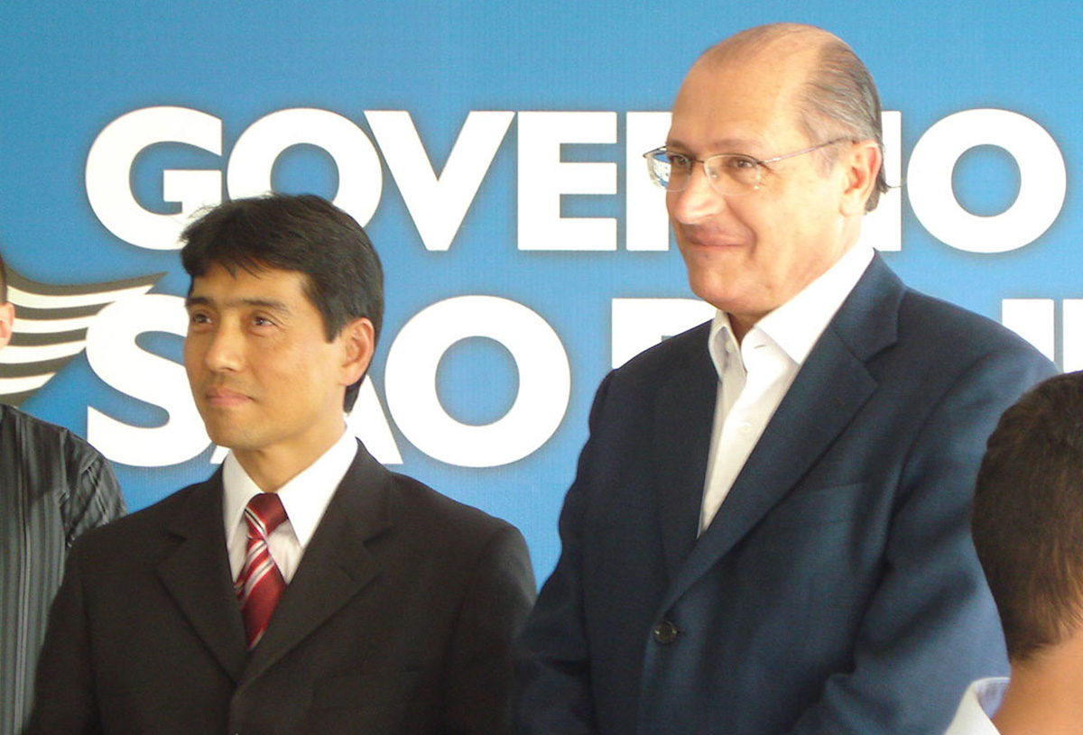 Hlio Nishimoto e Geraldo Alckmin<a style='float:right;color:#ccc' href='https://www3.al.sp.gov.br/repositorio/noticia/N-12-2012/fg119811.jpg' target=_blank><i class='bi bi-zoom-in'></i> Clique para ver a imagem </a>
