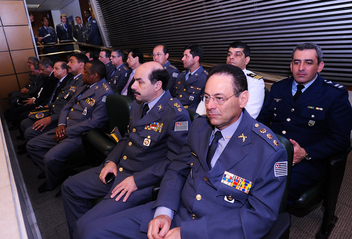 Autoridades militares presentes <a style='float:right;color:#ccc' href='https://www3.al.sp.gov.br/repositorio/noticia/N-12-2012/fg119897.jpg' target=_blank><i class='bi bi-zoom-in'></i> Clique para ver a imagem </a>