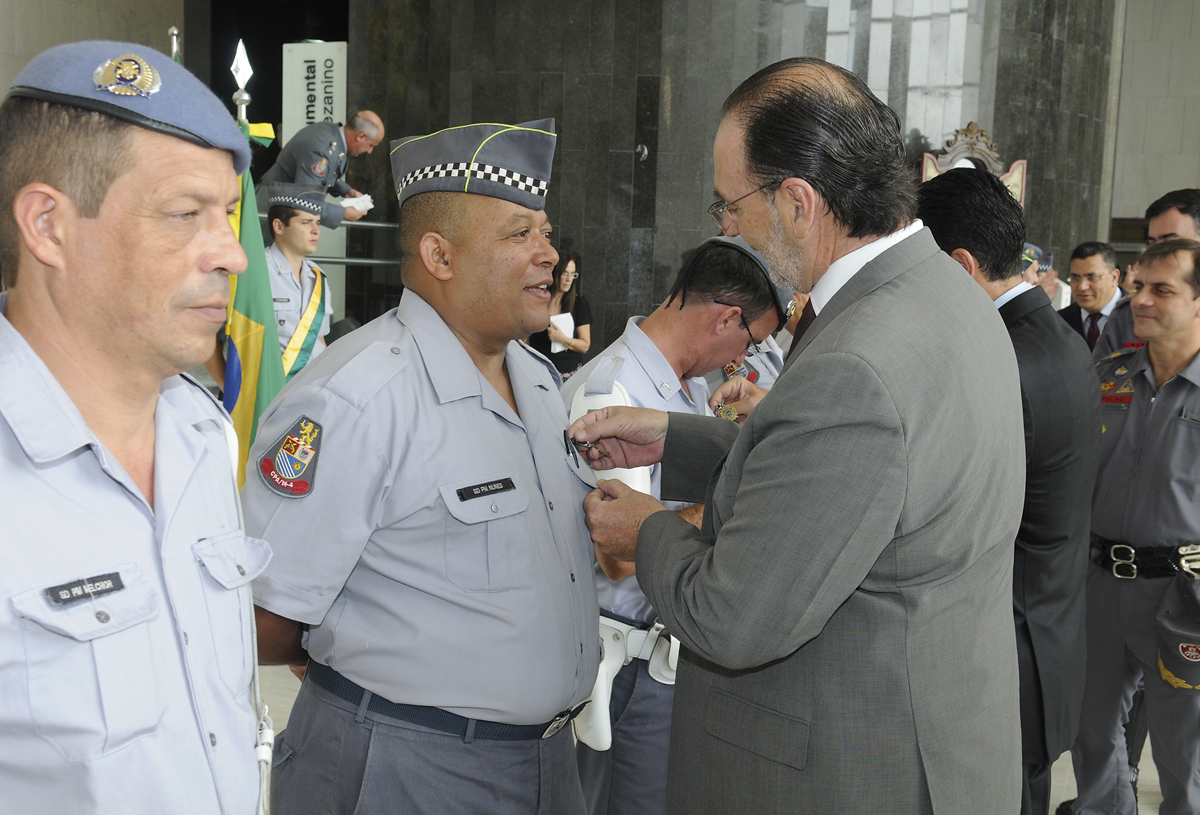 Natal Calabro Neto (dir)<a style='float:right;color:#ccc' href='https://www3.al.sp.gov.br/repositorio/noticia/N-12-2012/fg120034.jpg' target=_blank><i class='bi bi-zoom-in'></i> Clique para ver a imagem </a>