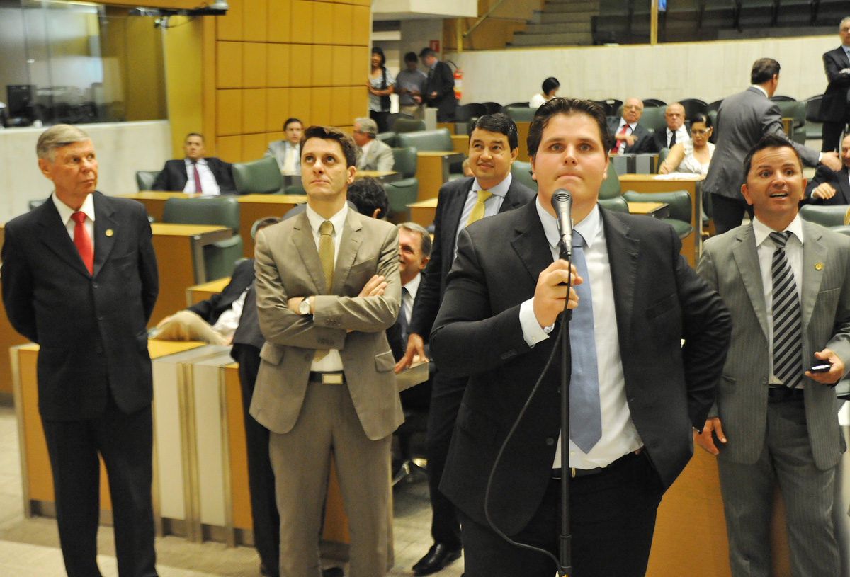 Plenrio da Assemblia na noite desta tera-feira, 11/12<a style='float:right;color:#ccc' href='https://www3.al.sp.gov.br/repositorio/noticia/N-12-2012/fg120101.jpg' target=_blank><i class='bi bi-zoom-in'></i> Clique para ver a imagem </a>