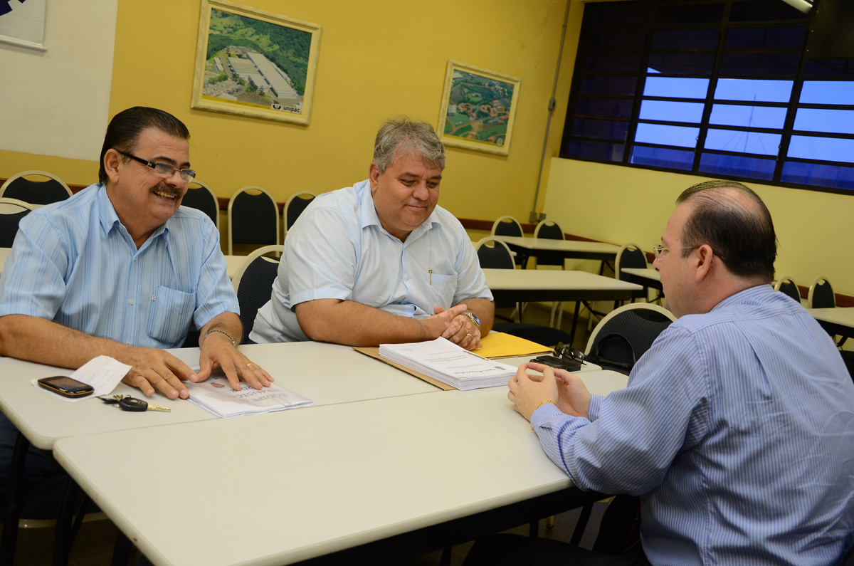 Reunio trata de transio da prefeitura de Marlia<a style='float:right;color:#ccc' href='https://www3.al.sp.gov.br/repositorio/noticia/N-12-2012/fg120116.jpg' target=_blank><i class='bi bi-zoom-in'></i> Clique para ver a imagem </a>