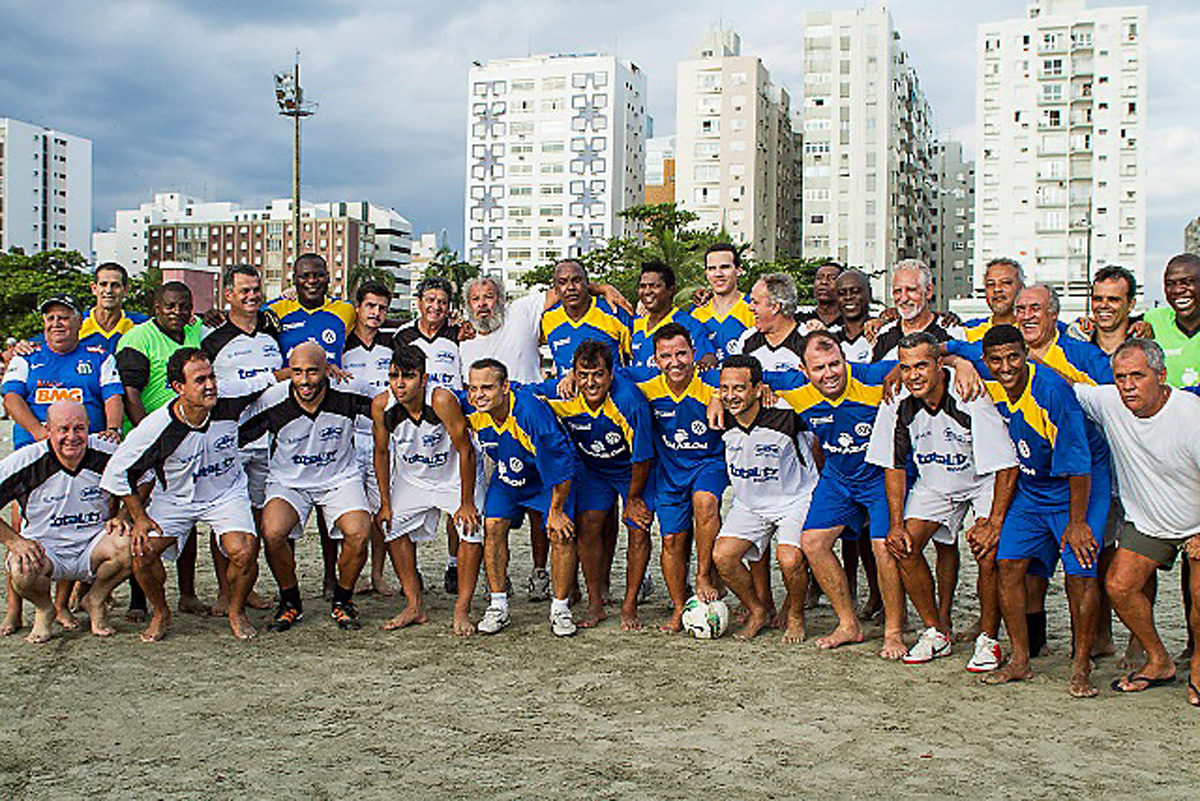 Ex-jogadores do Santos FC participaram da festa<a style='float:right;color:#ccc' href='https://www3.al.sp.gov.br/repositorio/noticia/N-12-2012/fg120176.jpg' target=_blank><i class='bi bi-zoom-in'></i> Clique para ver a imagem </a>