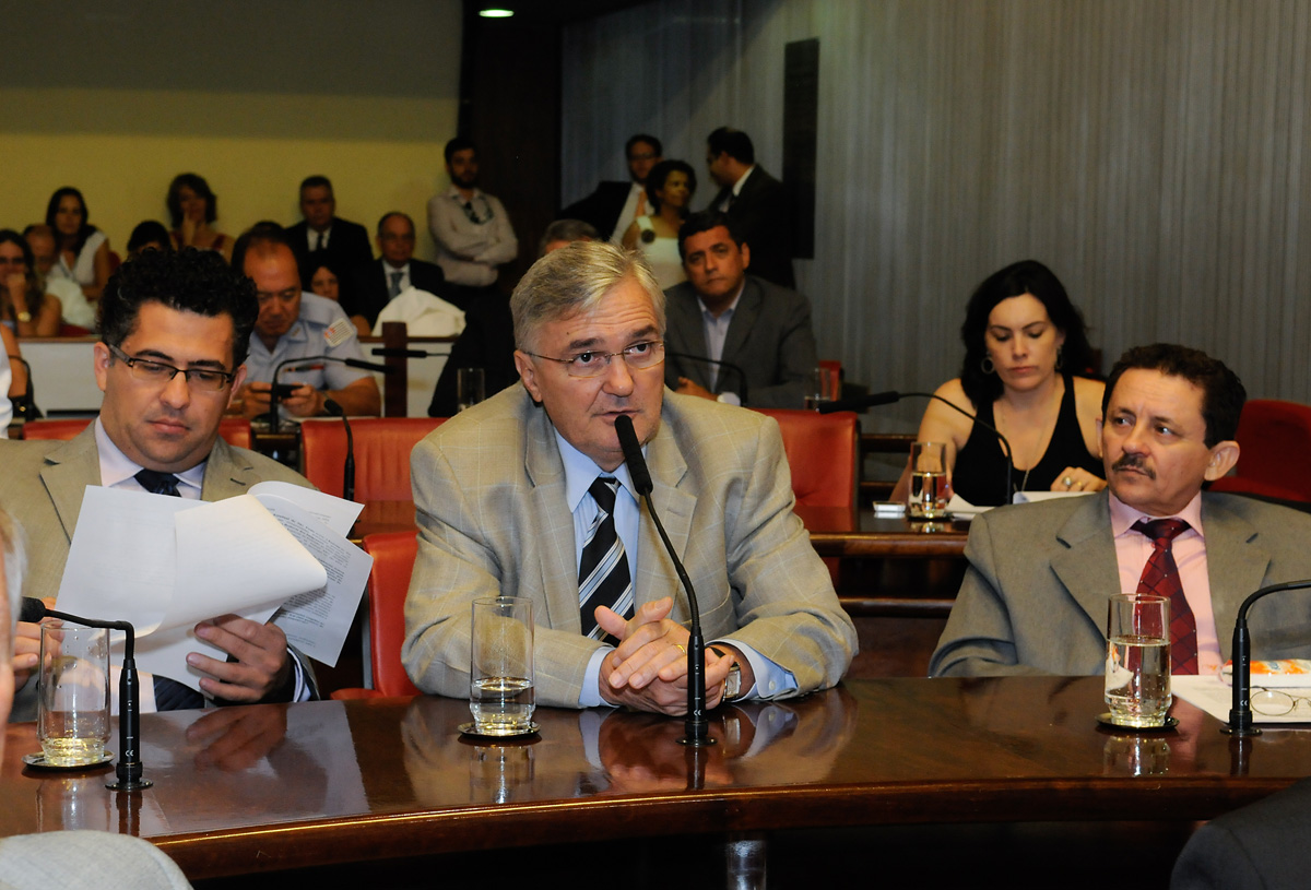  Alencar Santana Antonio Mentor e Geraldo Cruz <a style='float:right;color:#ccc' href='https://www3.al.sp.gov.br/repositorio/noticia/N-12-2012/fg120202.jpg' target=_blank><i class='bi bi-zoom-in'></i> Clique para ver a imagem </a>