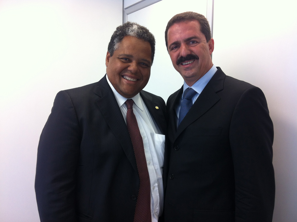 Antonio Brito e Itamar Borges<a style='float:right;color:#ccc' href='https://www3.al.sp.gov.br/repositorio/noticia/N-12-2012/fg120238.jpg' target=_blank><i class='bi bi-zoom-in'></i> Clique para ver a imagem </a>