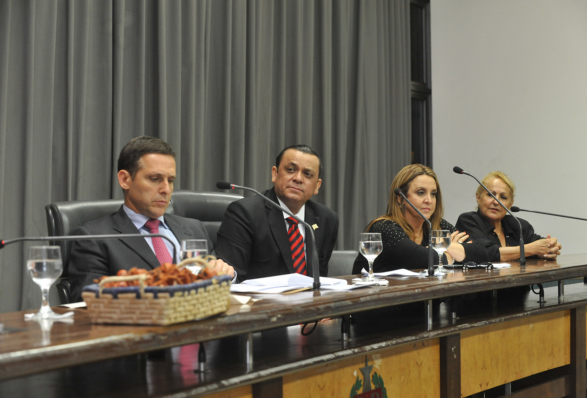 Fernando Capez, Frank Aguiar, Sandra Tadeu e Francis Bezerra<a style='float:right;color:#ccc' href='https://www3.al.sp.gov.br/repositorio/noticia/N-12-2012/fg120264.jpg' target=_blank><i class='bi bi-zoom-in'></i> Clique para ver a imagem </a>