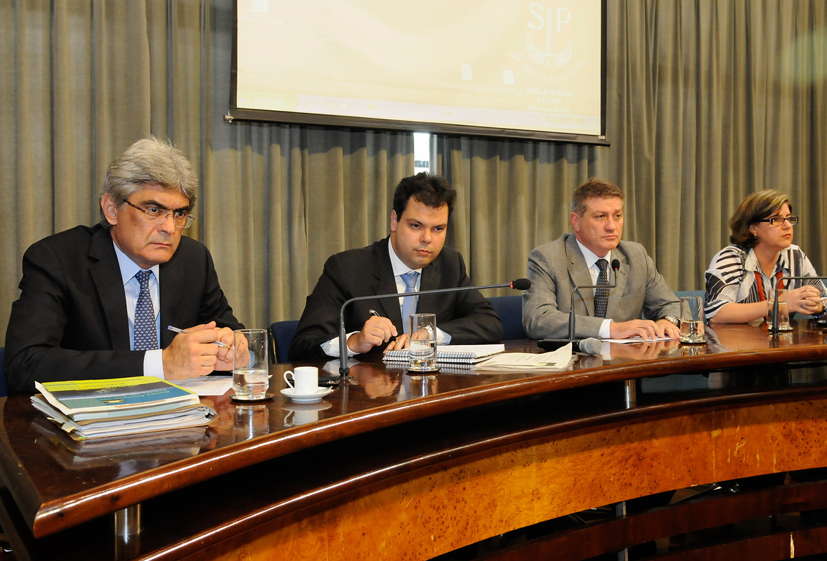 Julio Semeghini, Bruno Covas, Beto Tricoli e Monika Bergamaschi<a style='float:right;color:#ccc' href='https://www3.al.sp.gov.br/repositorio/noticia/N-12-2012/fg120320.jpg' target=_blank><i class='bi bi-zoom-in'></i> Clique para ver a imagem </a>