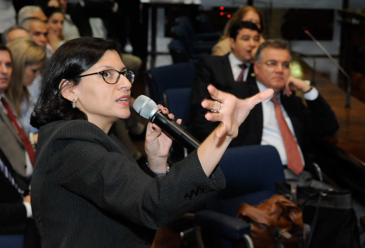 Cibele Franzese<a style='float:right;color:#ccc' href='https://www3.al.sp.gov.br/repositorio/noticia/N-12-2012/fg120322.jpg' target=_blank><i class='bi bi-zoom-in'></i> Clique para ver a imagem </a>