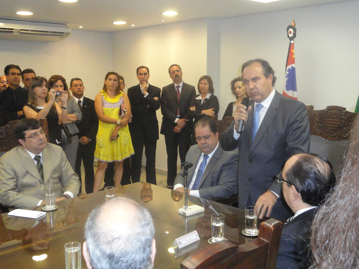 Borges participou da posse de delegados e da cpula da polcia<a style='float:right;color:#ccc' href='https://www3.al.sp.gov.br/repositorio/noticia/N-12-2012/fg120325.jpg' target=_blank><i class='bi bi-zoom-in'></i> Clique para ver a imagem </a>