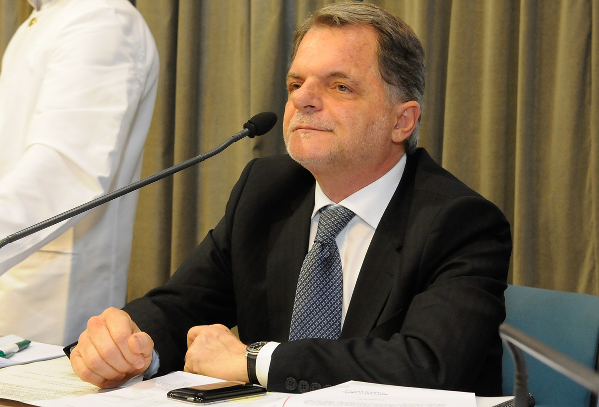 Mauro Bragato preside os trabalhos da comisso<a style='float:right;color:#ccc' href='https://www3.al.sp.gov.br/repositorio/noticia/N-12-2012/fg120335.jpg' target=_blank><i class='bi bi-zoom-in'></i> Clique para ver a imagem </a>