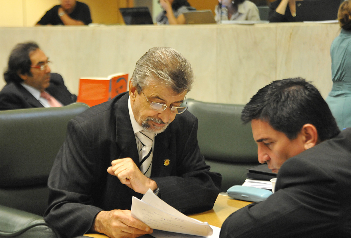 Marcos Martins, presidente da comisso de sade, e Marco Aurlio <a style='float:right;color:#ccc' href='https://www3.al.sp.gov.br/repositorio/noticia/N-12-2012/fg120391.jpg' target=_blank><i class='bi bi-zoom-in'></i> Clique para ver a imagem </a>