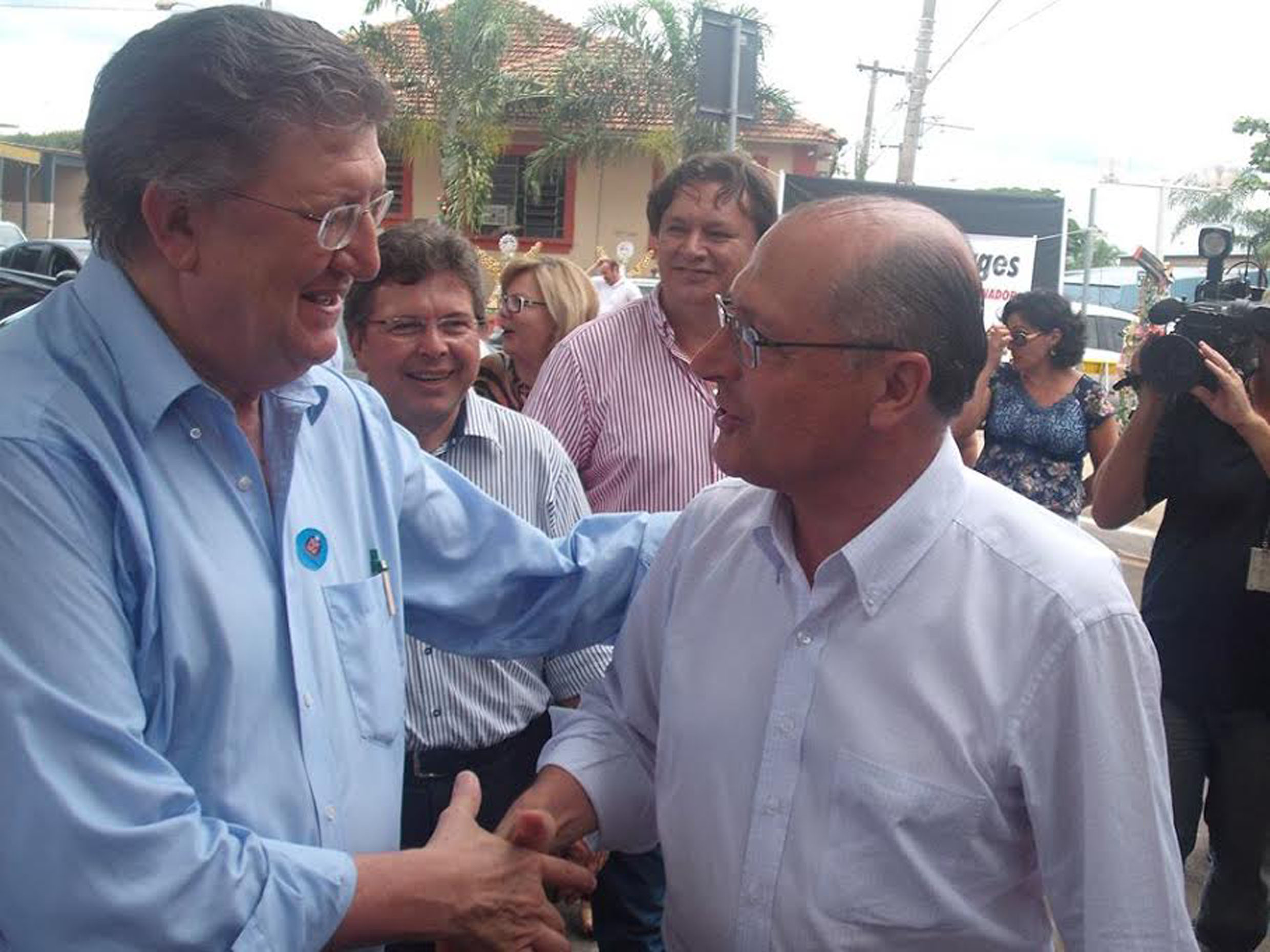 Bolone e o governador Alckmin,em Cedral<a style='float:right;color:#ccc' href='https://www3.al.sp.gov.br/repositorio/noticia/N-12-2013/fg156807.jpg' target=_blank><i class='bi bi-zoom-in'></i> Clique para ver a imagem </a>
