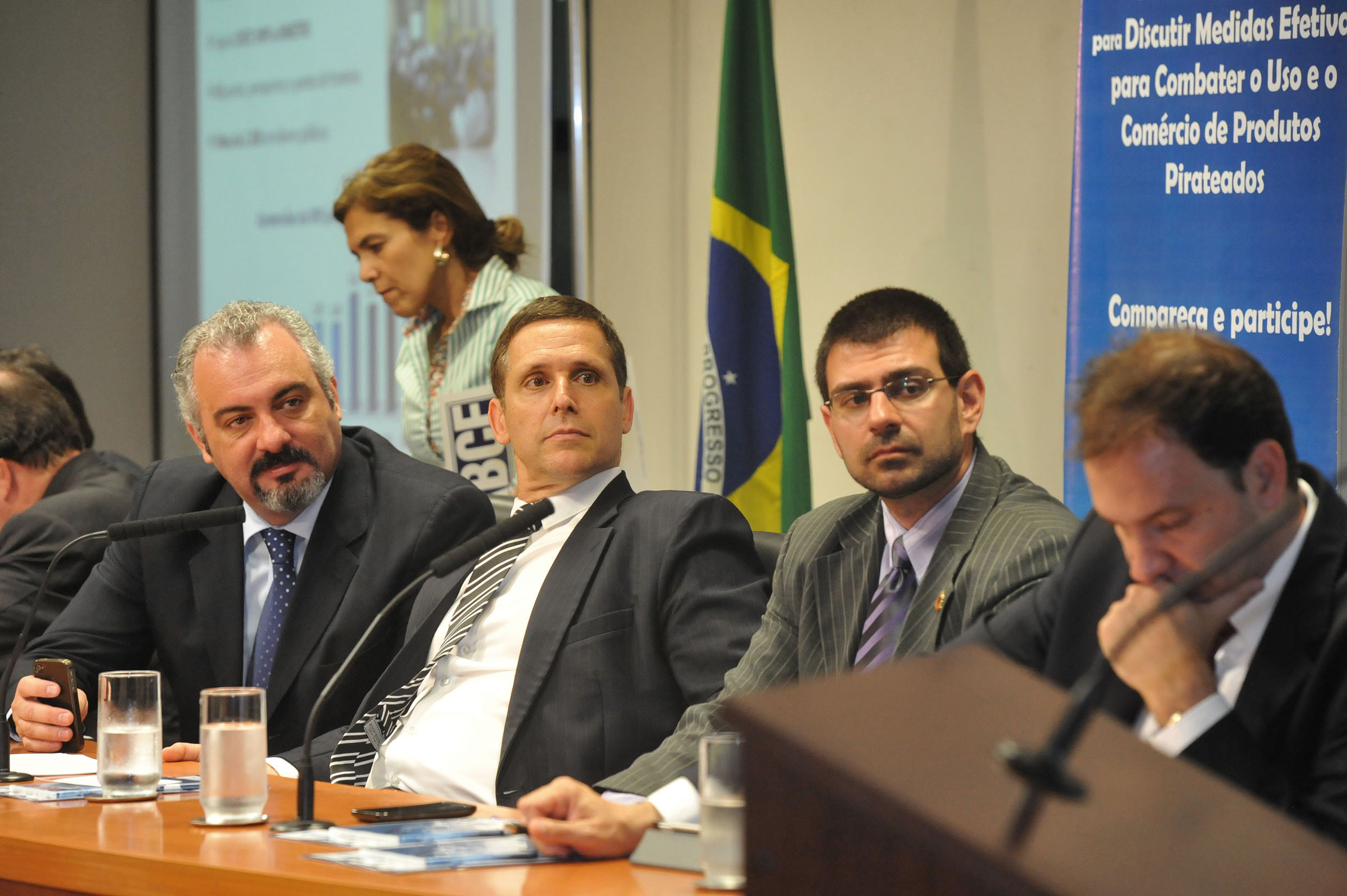 Wagner Giudice, Fernando Capez, Ricardo Bina e Paulo Goes<a style='float:right;color:#ccc' href='https://www3.al.sp.gov.br/repositorio/noticia/N-12-2013/fg156824.jpg' target=_blank><i class='bi bi-zoom-in'></i> Clique para ver a imagem </a>