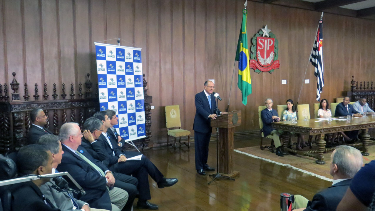 Governador Geraldo Alckmin<a style='float:right;color:#ccc' href='https://www3.al.sp.gov.br/repositorio/noticia/N-12-2013/fg157135.jpg' target=_blank><i class='bi bi-zoom-in'></i> Clique para ver a imagem </a>