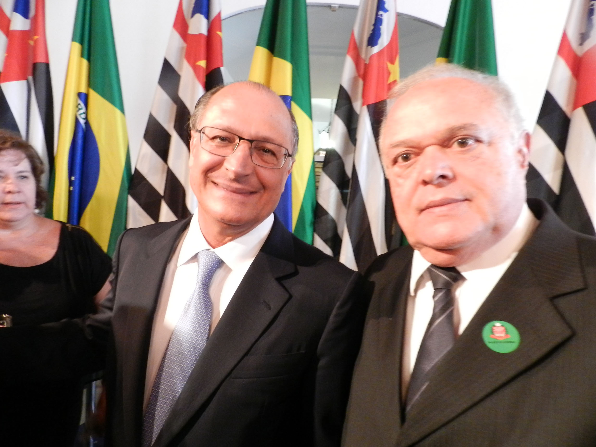 Geraldo Alckmin e Luiz Carlos Gondim<a style='float:right;color:#ccc' href='https://www3.al.sp.gov.br/repositorio/noticia/N-12-2013/fg157354.jpg' target=_blank><i class='bi bi-zoom-in'></i> Clique para ver a imagem </a>