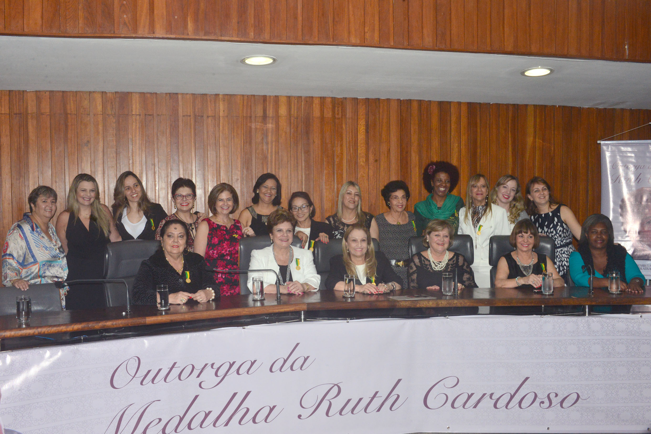 Ativistas recebem Medalha Ruth Cardoso do Conselho Estadual da Condio Feminina <a style='float:right;color:#ccc' href='https://www3.al.sp.gov.br/repositorio/noticia/N-12-2015/fg181780.jpg' target=_blank><i class='bi bi-zoom-in'></i> Clique para ver a imagem </a>