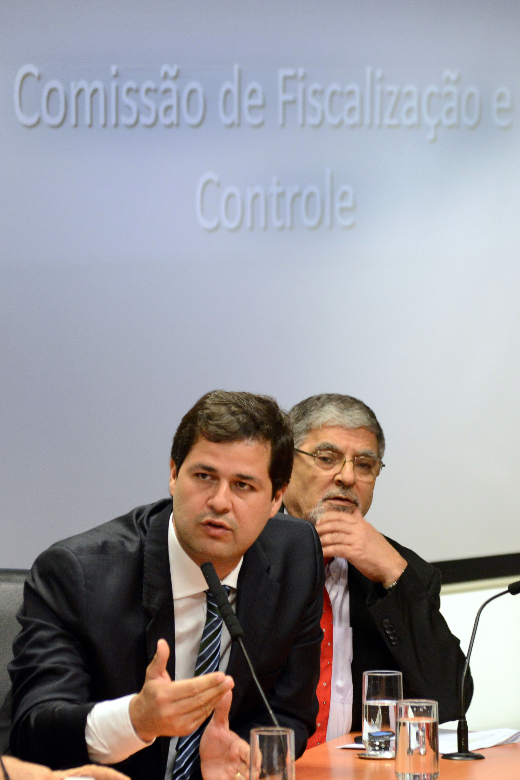Luiz Fernando Machado e Pedro Tobias <a style='float:right;color:#ccc' href='https://www3.al.sp.gov.br/repositorio/noticia/N-12-2015/fg183060.jpg' target=_blank><i class='bi bi-zoom-in'></i> Clique para ver a imagem </a>