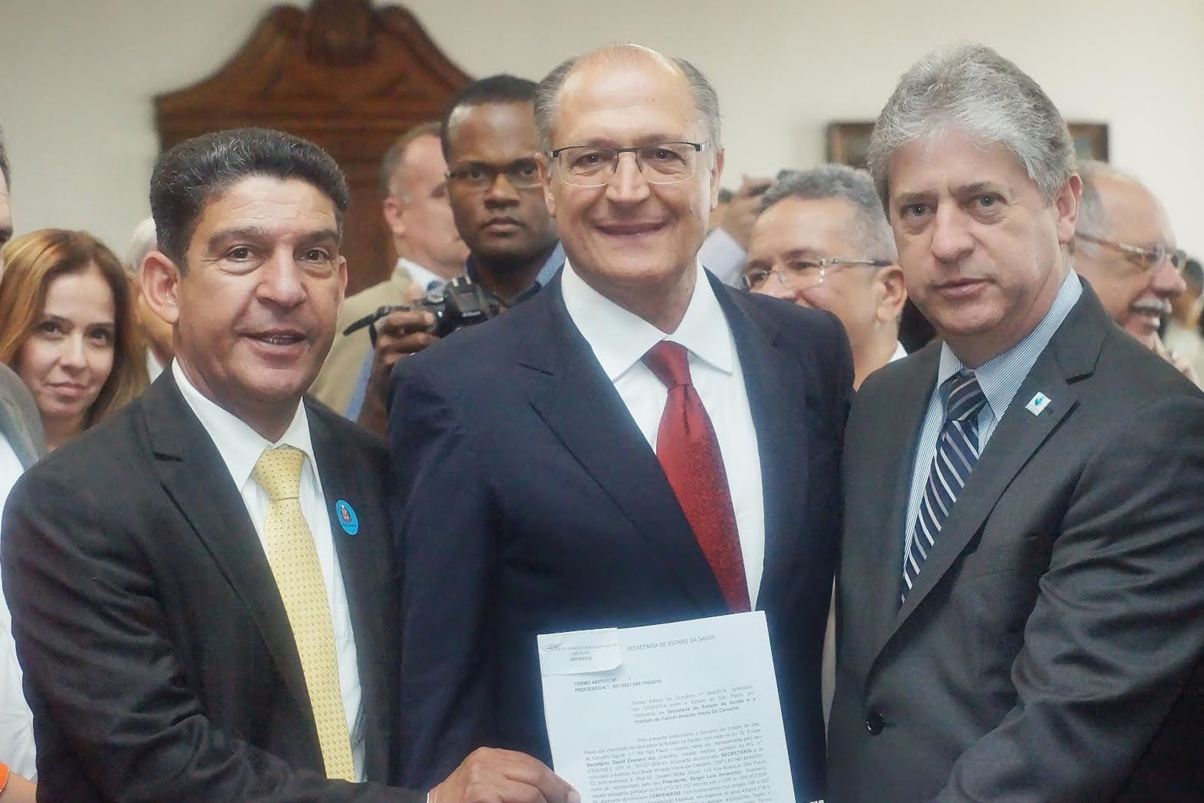 Gileno Gomes, Geraldo Alckmin e Srgio Lus Innocenzi<a style='float:right;color:#ccc' href='https://www3.al.sp.gov.br/repositorio/noticia/N-12-2016/fg197208.jpg' target=_blank><i class='bi bi-zoom-in'></i> Clique para ver a imagem </a>