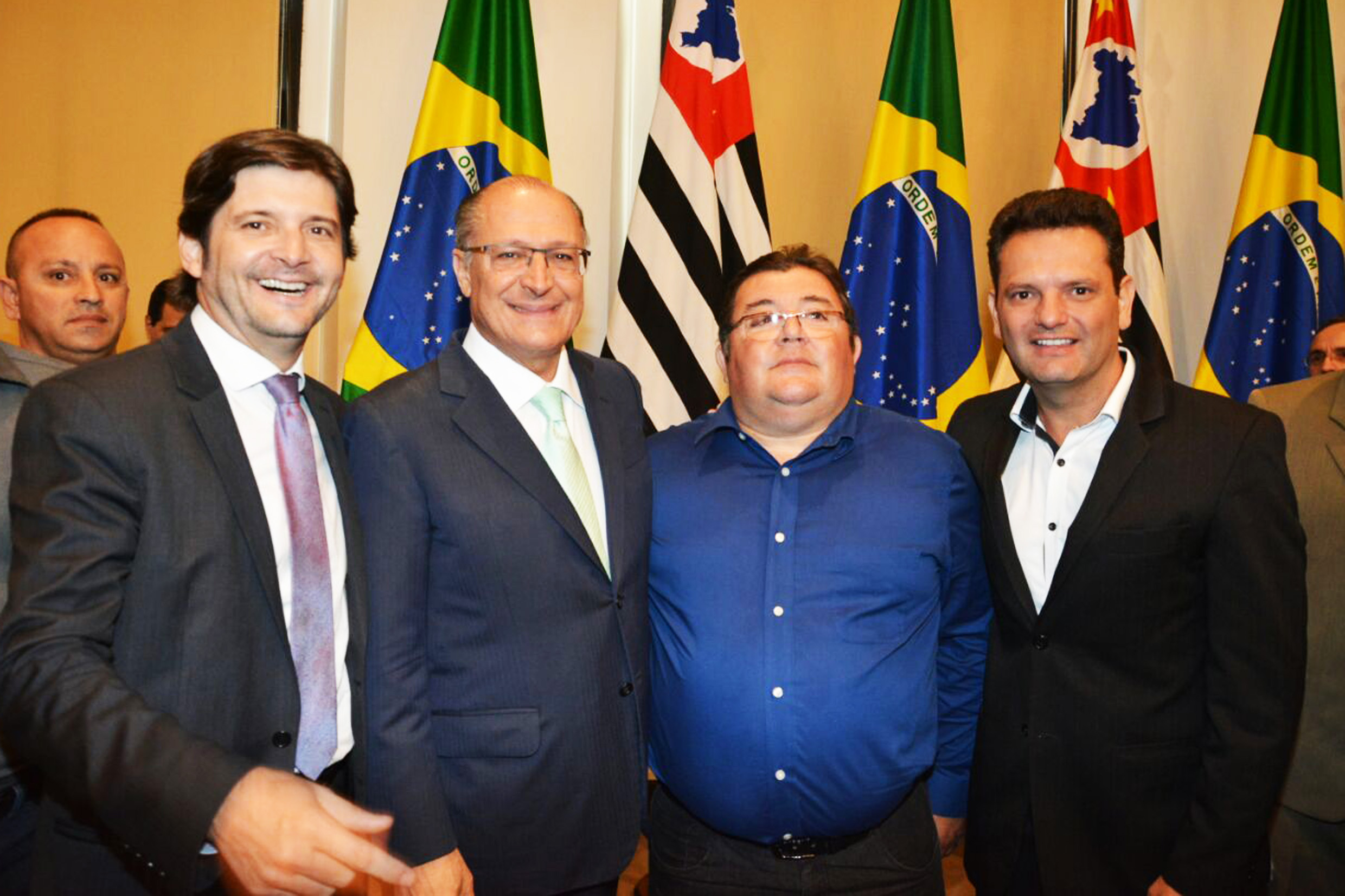 Prado, Alckmin e autoridades<a style='float:right;color:#ccc' href='https://www3.al.sp.gov.br/repositorio/noticia/N-12-2016/fg197370.jpg' target=_blank><i class='bi bi-zoom-in'></i> Clique para ver a imagem </a>