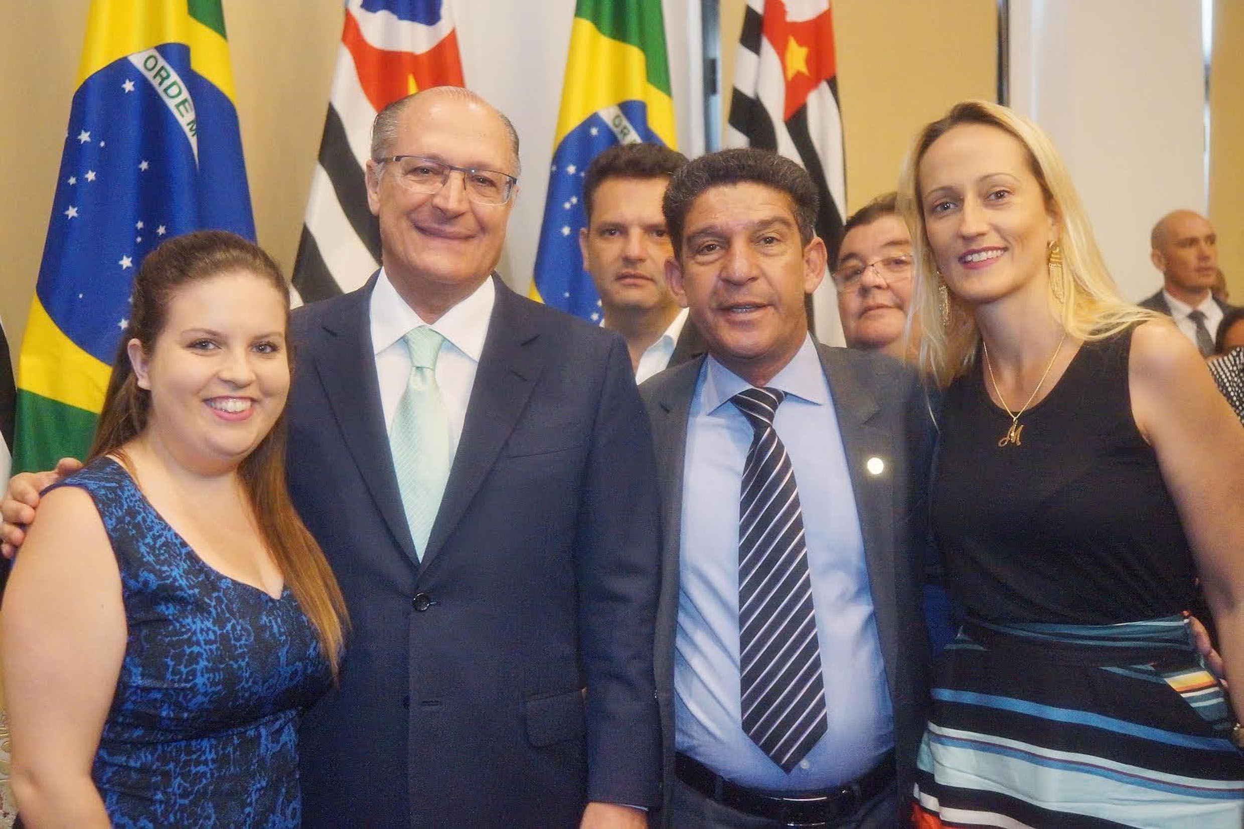 Geraldo Alckmin e Gileno Gomes<a style='float:right;color:#ccc' href='https://www3.al.sp.gov.br/repositorio/noticia/N-12-2016/fg197441.jpg' target=_blank><i class='bi bi-zoom-in'></i> Clique para ver a imagem </a>