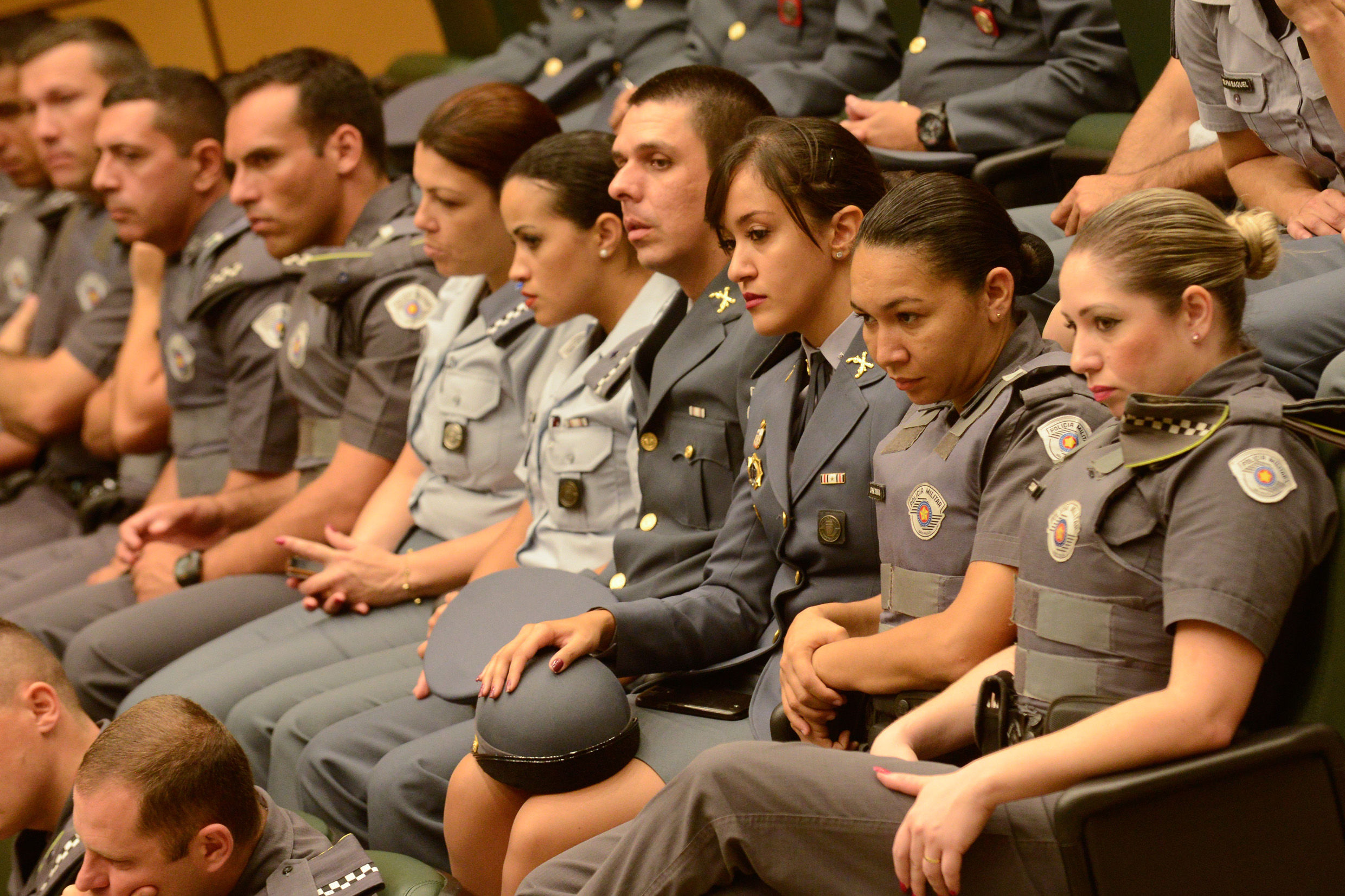 Policiais militares presentes na solenidade <a style='float:right;color:#ccc' href='https://www3.al.sp.gov.br/repositorio/noticia/N-12-2016/fg197545.jpg' target=_blank><i class='bi bi-zoom-in'></i> Clique para ver a imagem </a>