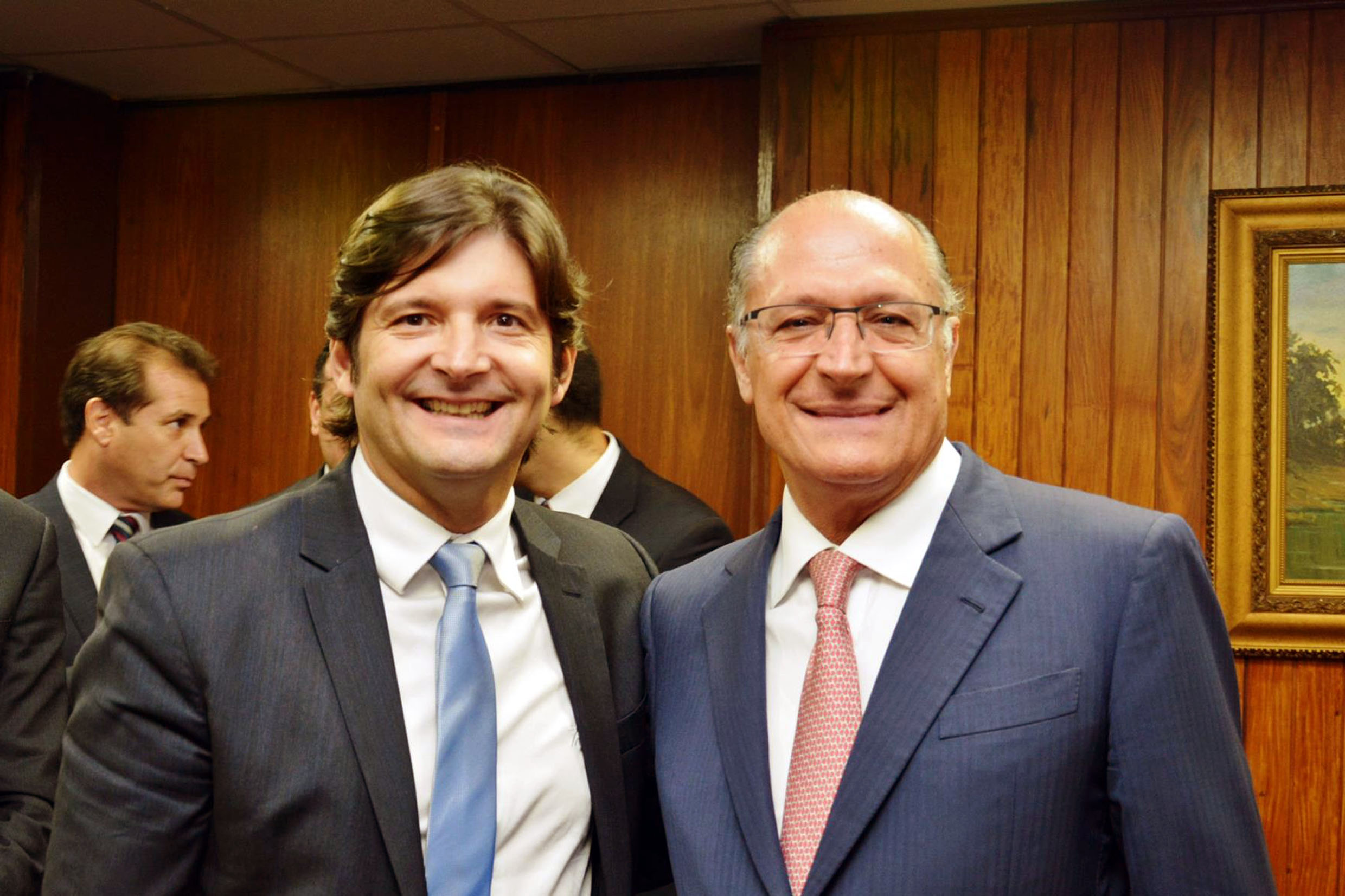 Andr do Prado e Geraldo Alckmin<a style='float:right;color:#ccc' href='https://www3.al.sp.gov.br/repositorio/noticia/N-12-2017/fg214353.jpg' target=_blank><i class='bi bi-zoom-in'></i> Clique para ver a imagem </a>