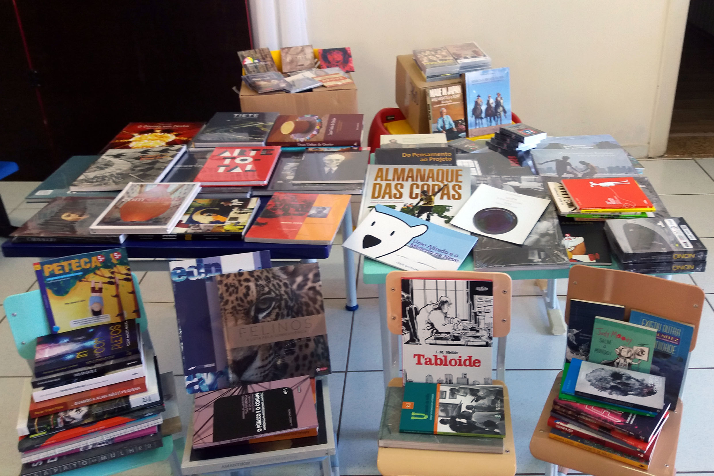 Kit de livros para a biblioteca municipal de Pederneiras<a style='float:right;color:#ccc' href='https://www3.al.sp.gov.br/repositorio/noticia/N-12-2017/fg214995.jpg' target=_blank><i class='bi bi-zoom-in'></i> Clique para ver a imagem </a>