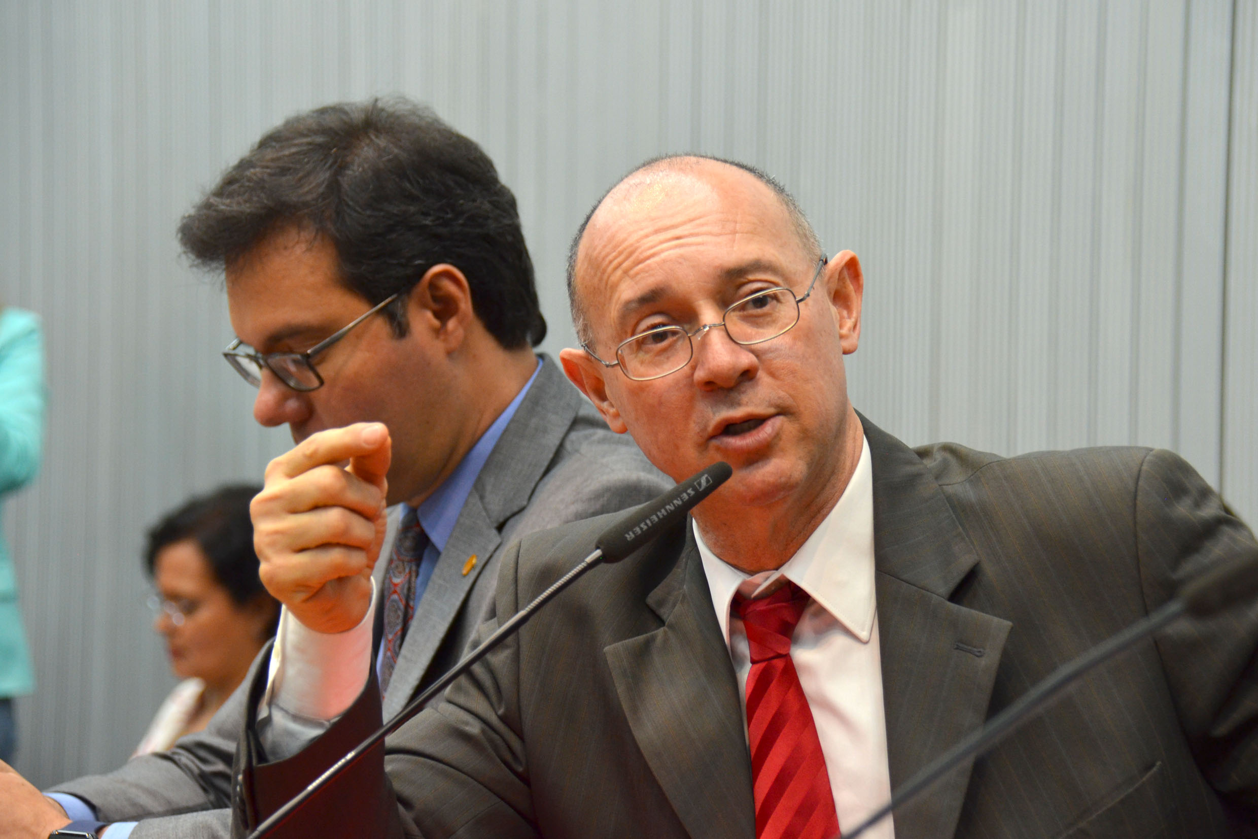 Alex de Madureira e Paulo Fiorilo<a style='float:right;color:#ccc' href='https://www3.al.sp.gov.br/repositorio/noticia/N-12-2019/fg245194.jpg' target=_blank><i class='bi bi-zoom-in'></i> Clique para ver a imagem </a>