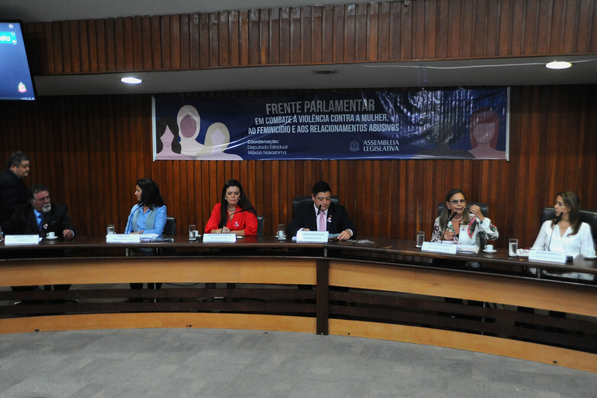 Mesa do evento <a style='float:right;color:#ccc' href='https://www3.al.sp.gov.br/repositorio/noticia/N-12-2019/fg245269.jpg' target=_blank><i class='bi bi-zoom-in'></i> Clique para ver a imagem </a>