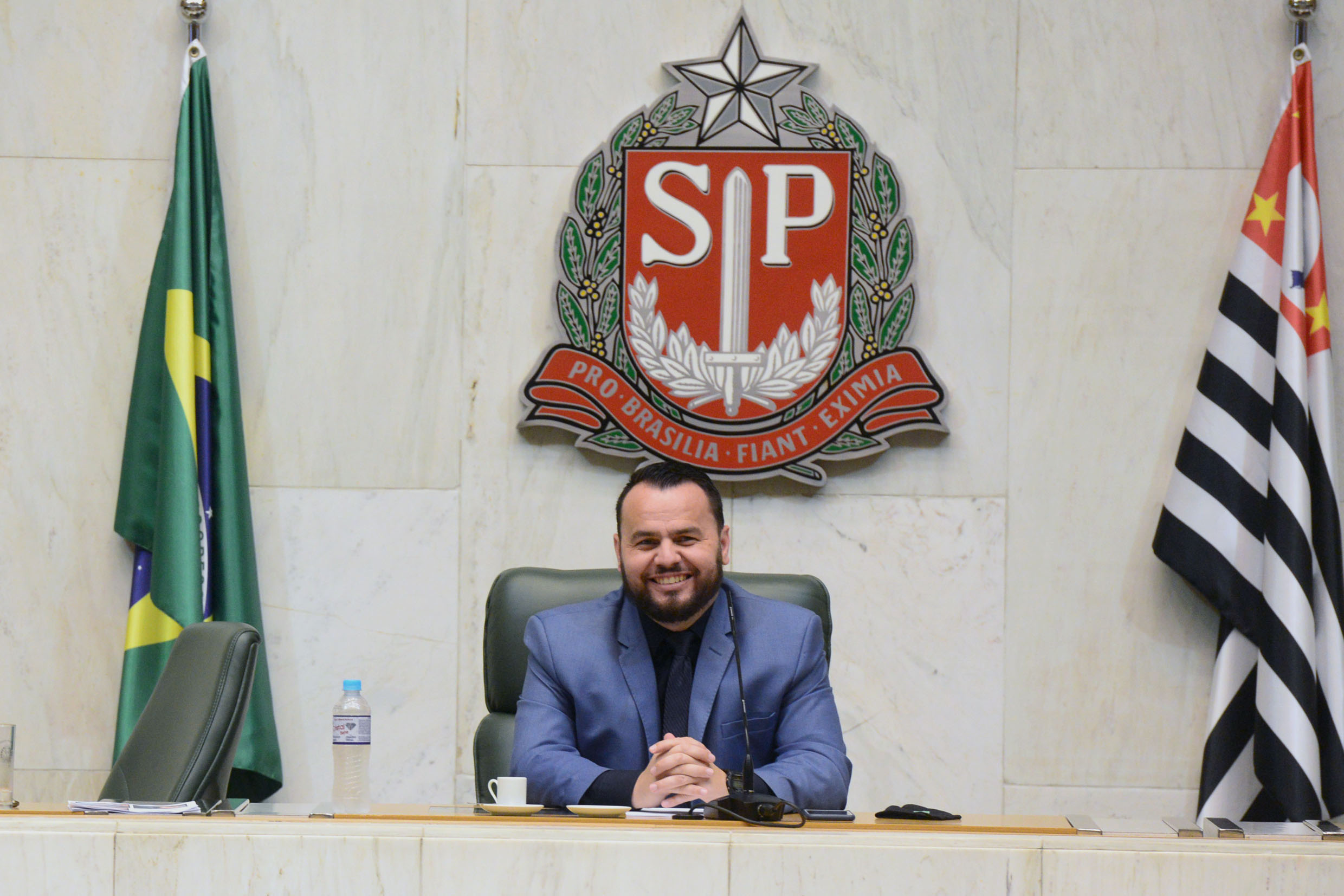 Plenrio Juscelino Kubitschek <a style='float:right;color:#ccc' href='https://www3.al.sp.gov.br/repositorio/noticia/N-12-2020/fg258962.jpg' target=_blank><i class='bi bi-zoom-in'></i> Clique para ver a imagem </a>