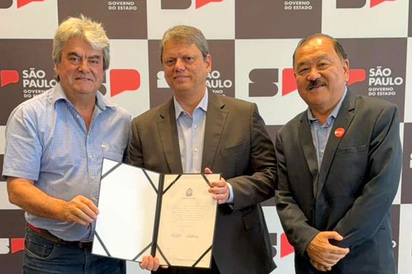 João Leandro Lolli Tarcísio de Freitas e assessor<a style='float:right;color:#ccc' href='https://www3.al.sp.gov.br/repositorio/noticia/N-12-2023/fg315881.jpg' target=_blank><i class='bi bi-zoom-in'></i> Clique para ver a imagem </a>