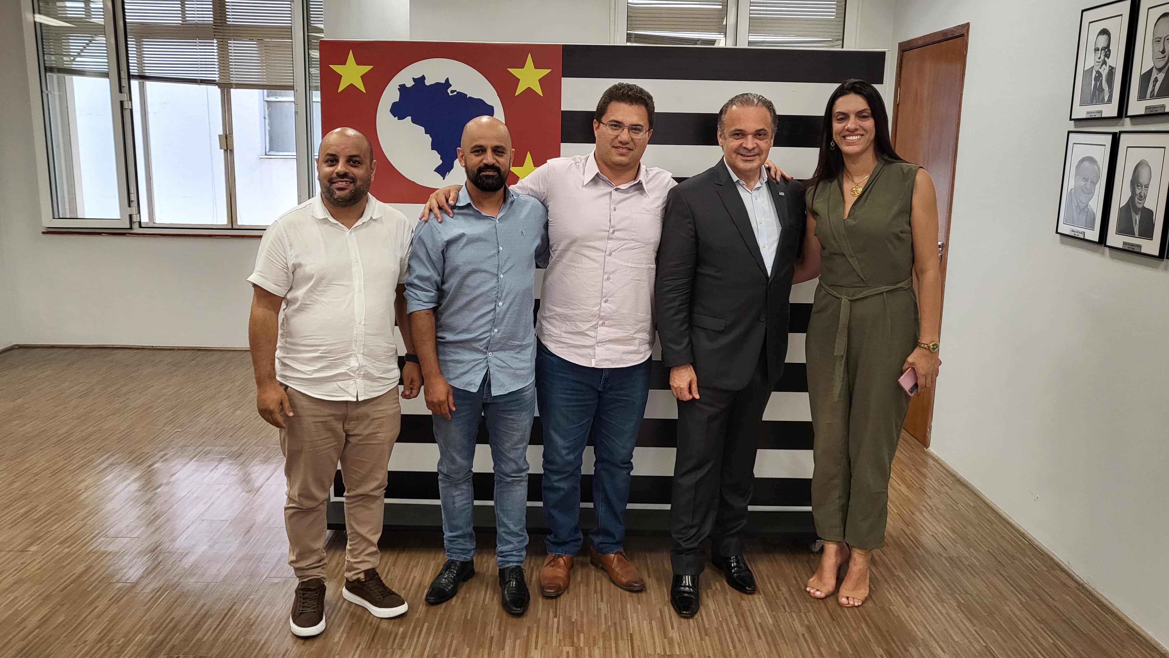 Reunio sobre turismo no Vale do Ribeira<a style='float:right;color:#ccc' href='https://www3.al.sp.gov.br/repositorio/noticia/N-12-2023/fg315901.jpeg' target=_blank><i class='bi bi-zoom-in'></i> Clique para ver a imagem </a>