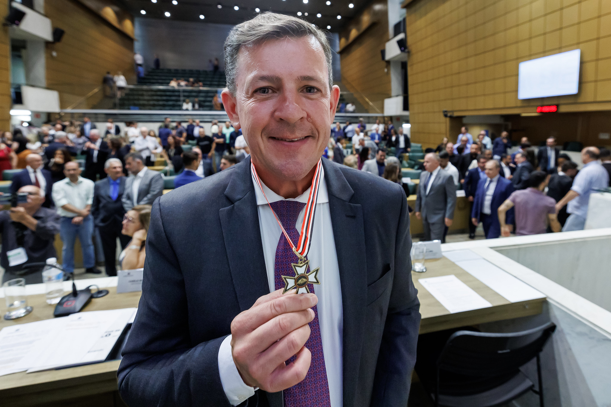 Colar de Honra: Orlando Morando recebe homenagem<a style='float:right;color:#ccc' href='https://www3.al.sp.gov.br/repositorio/noticia/N-12-2024/fg338619.jpg' target=_blank><i class='bi bi-zoom-in'></i> Clique para ver a imagem </a>