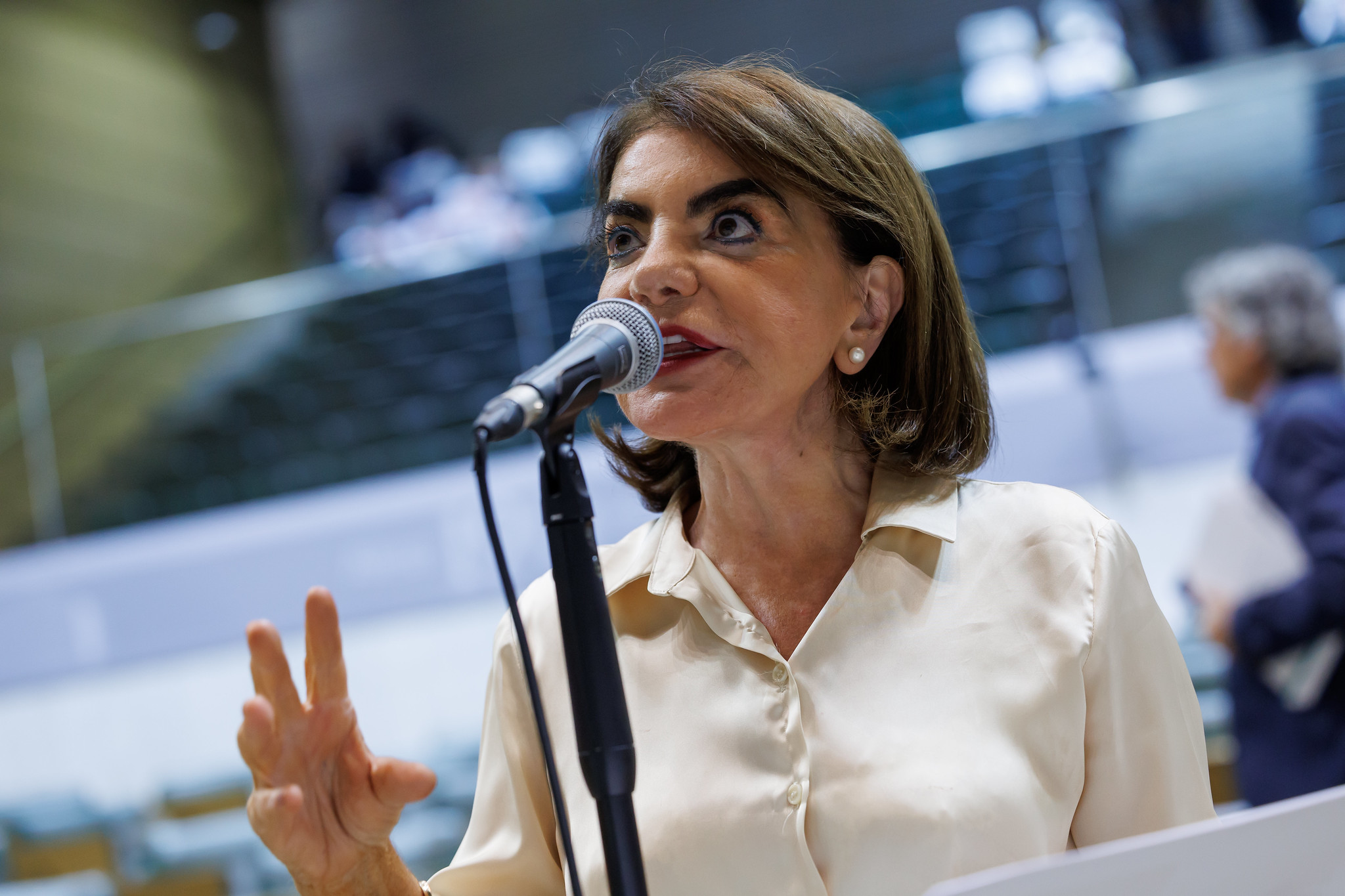 Professora Bebel: valorizao dos professores<a style='float:right;color:#ccc' href='https://www3.al.sp.gov.br/repositorio/noticia/N-12-2025/fg357828.jpg' target=_blank><i class='bi bi-zoom-in'></i> Clique para ver a imagem </a>