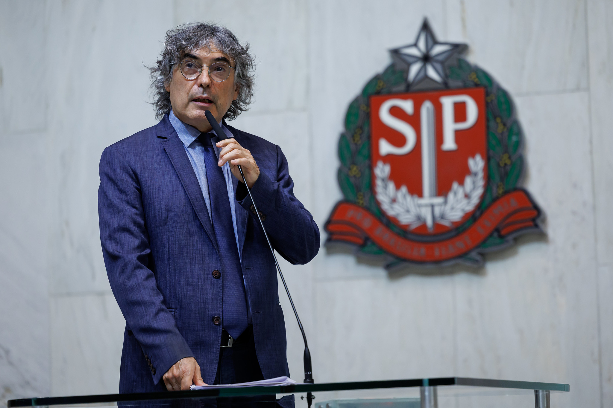 Carlos Giannazi: plataformas digitais nas escolas<a style='float:right;color:#ccc' href='https://www3.al.sp.gov.br/repositorio/noticia/N-12-2025/fg357829.jpg' target=_blank><i class='bi bi-zoom-in'></i> Clique para ver a imagem </a>