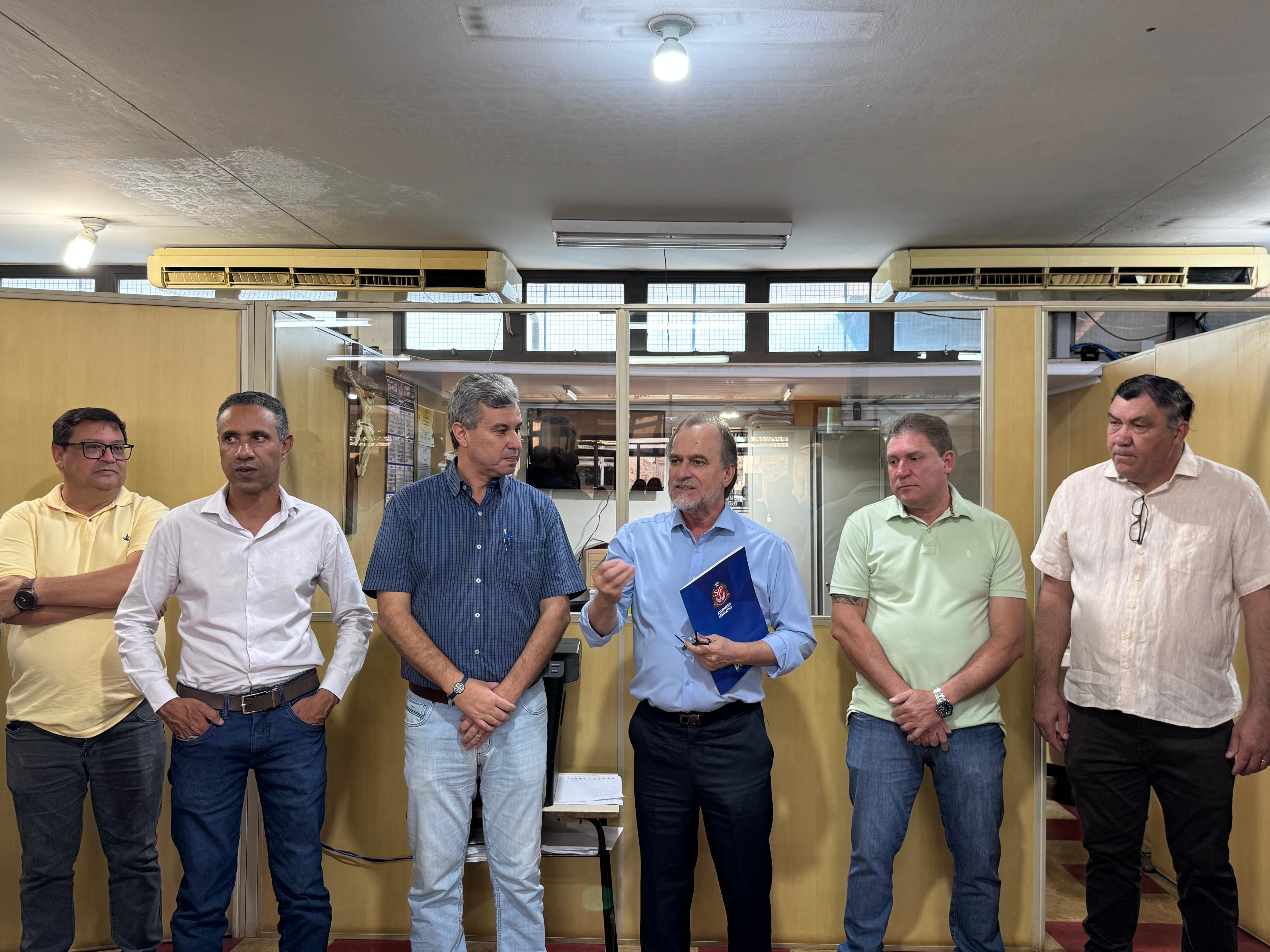 Dirceu Dalben no munic�pio de Mendon�a<a style='float:right;color:#ccc' href='https://www3.al.sp.gov.br/repositorio/noticia/N-12-2025/fg357842.jpeg' target=_blank><i class='bi bi-zoom-in'></i> Clique para ver a imagem </a>