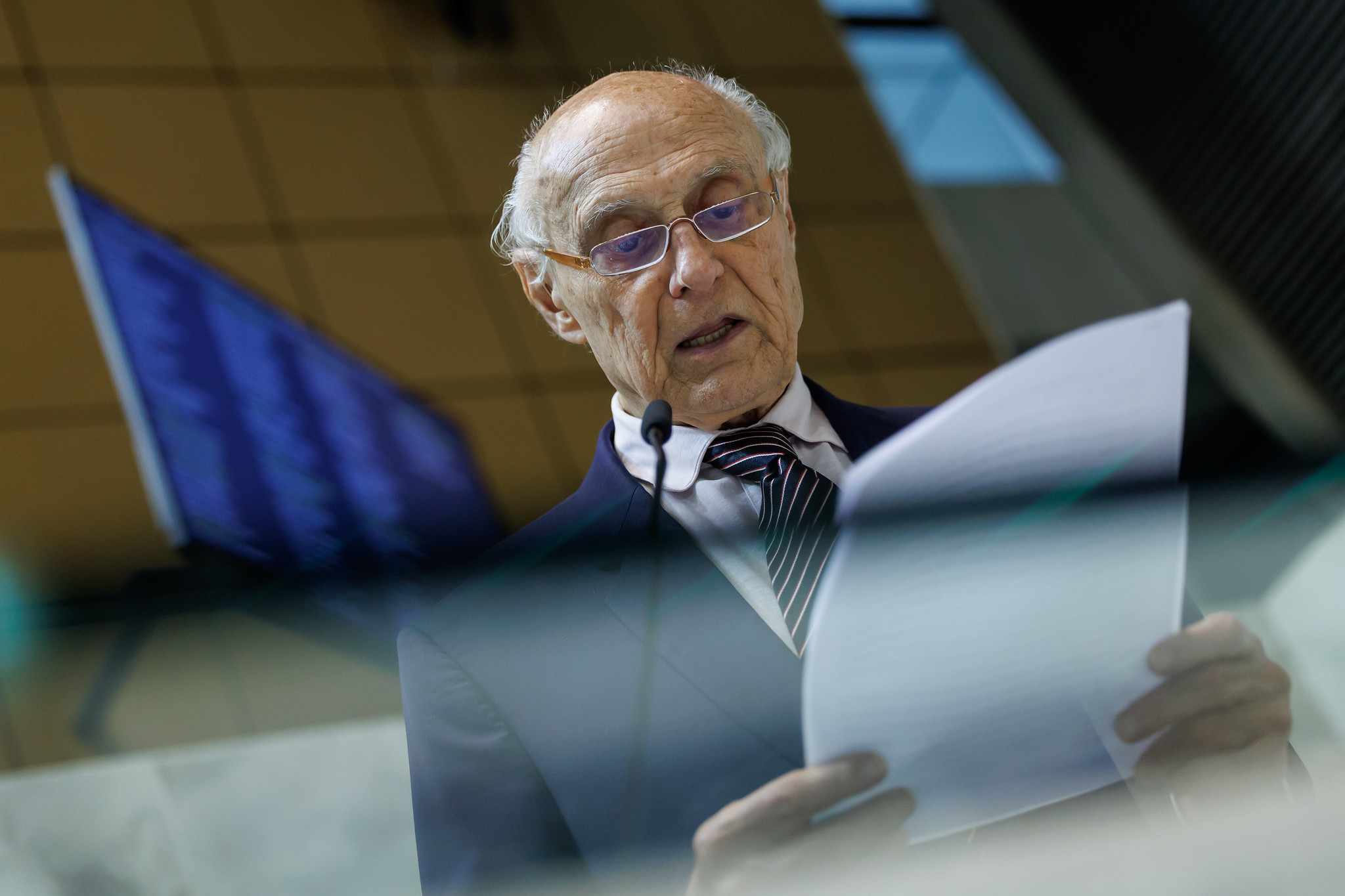 Deputado Eduardo Suplicy<a style='float:right;color:#ccc' href='https://www3.al.sp.gov.br/repositorio/noticia/N-12-2025/fg357907.jpg' target=_blank><i class='bi bi-zoom-in'></i> Clique para ver a imagem </a>