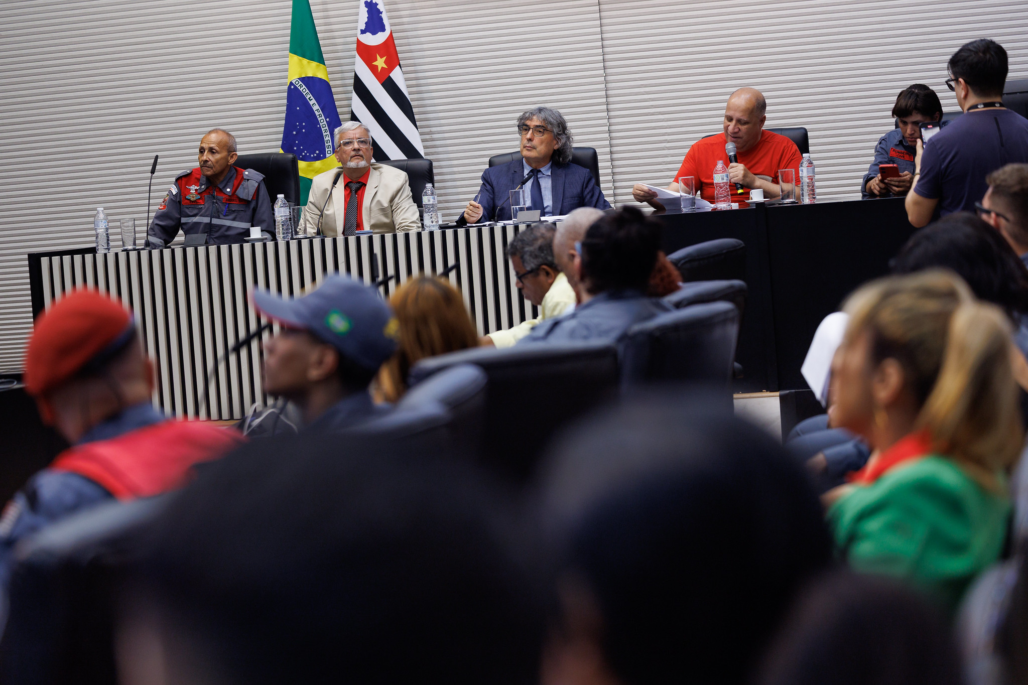 Audincia para valorizao dos bombeiros civis<a style='float:right;color:#ccc' href='https://www3.al.sp.gov.br/repositorio/noticia/N-12-2025/fg357968.jpg' target=_blank><i class='bi bi-zoom-in'></i> Clique para ver a imagem </a>