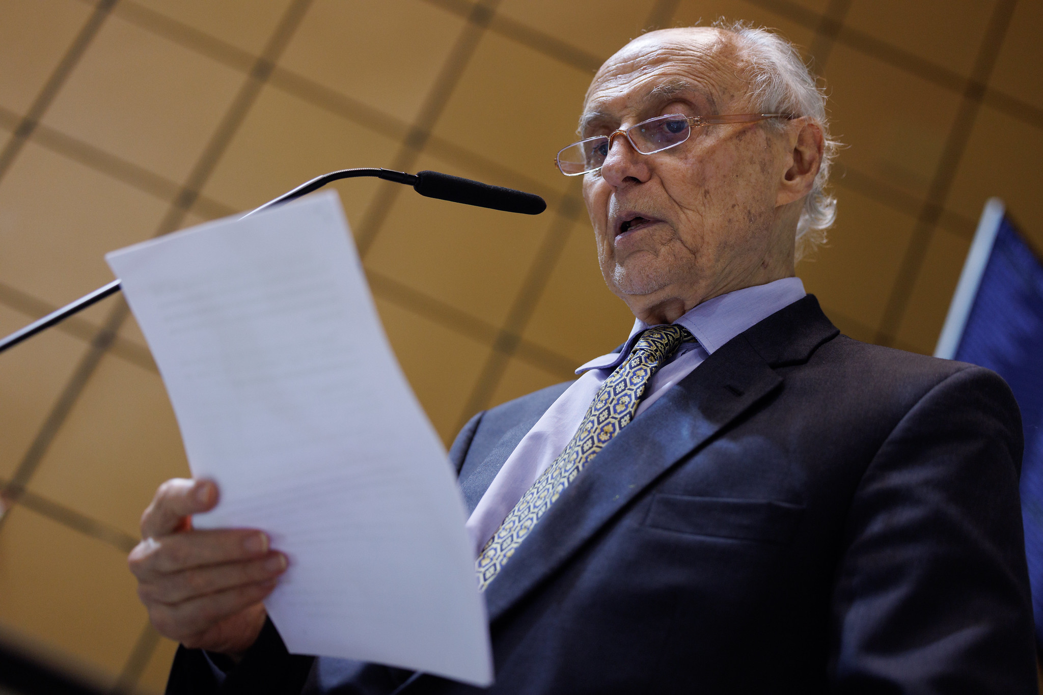 Eduardo Suplicy (PT): cannabis medicinal<a style='float:right;color:#ccc' href='https://www3.al.sp.gov.br/repositorio/noticia/N-12-2025/fg358258.jpg' target=_blank><i class='bi bi-zoom-in'></i> Clique para ver a imagem </a>