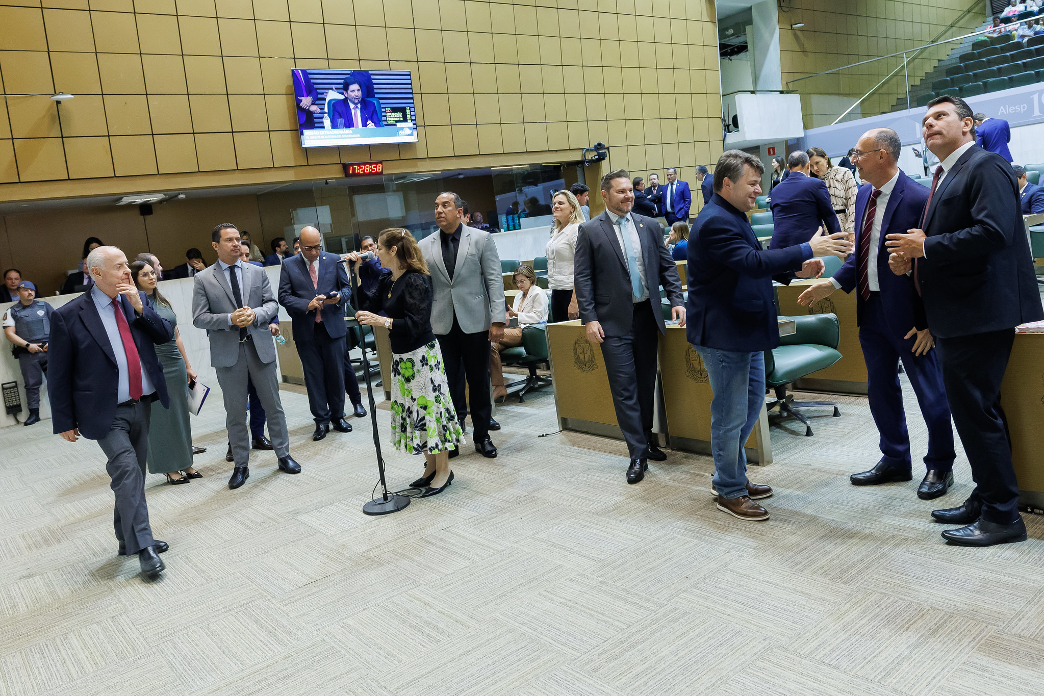 Deputados aprovam mudan�as no ICMS para Educa��o<a style='float:right;color:#ccc' href='https://www3.al.sp.gov.br/repositorio/noticia/N-12-2025/fg358279.jpg' target=_blank><i class='bi bi-zoom-in'></i> Clique para ver a imagem </a>