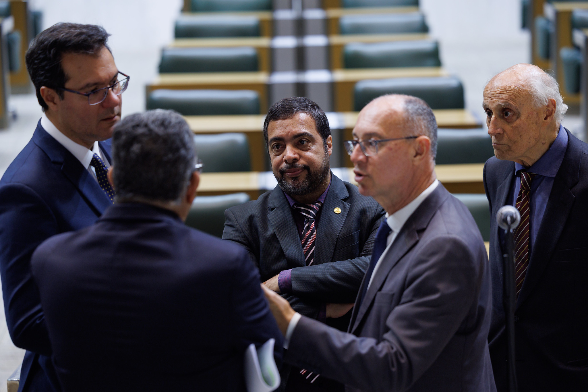 Sess�o Extraordin�ria desta quarta 10<a style='float:right;color:#ccc' href='https://www3.al.sp.gov.br/repositorio/noticia/N-12-2025/fg358373.jpg' target=_blank><i class='bi bi-zoom-in'></i> Clique para ver a imagem </a>