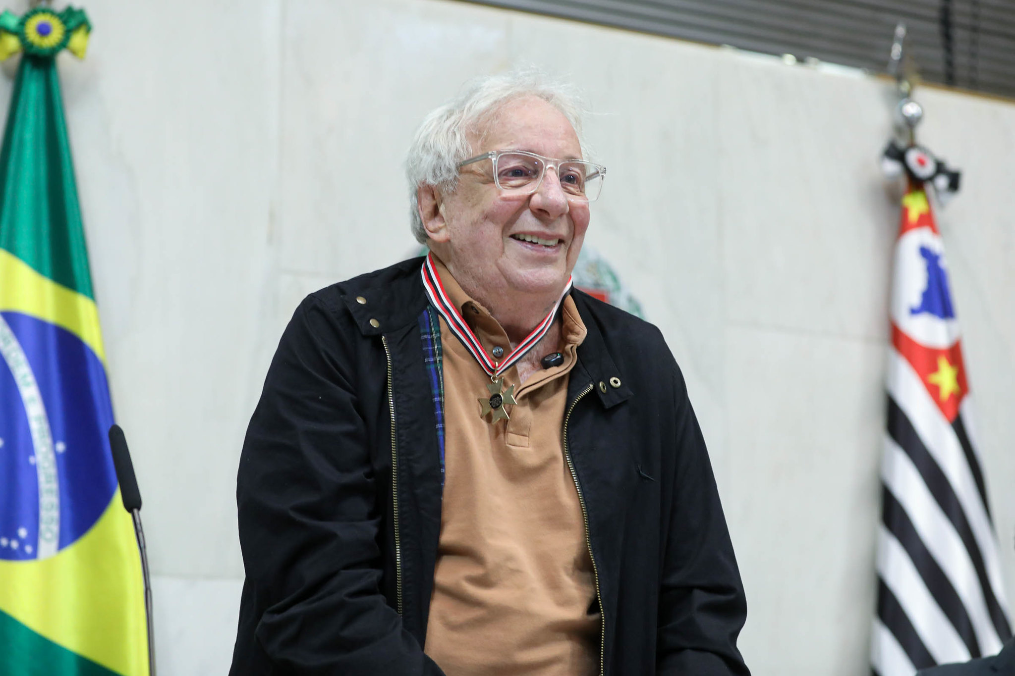 Marco Nanini recebe Colar de Honra ao M�rito<a style='float:right;color:#ccc' href='https://www3.al.sp.gov.br/repositorio/noticia/N-12-2025/fg358486.jpg' target=_blank><i class='bi bi-zoom-in'></i> Clique para ver a imagem </a>